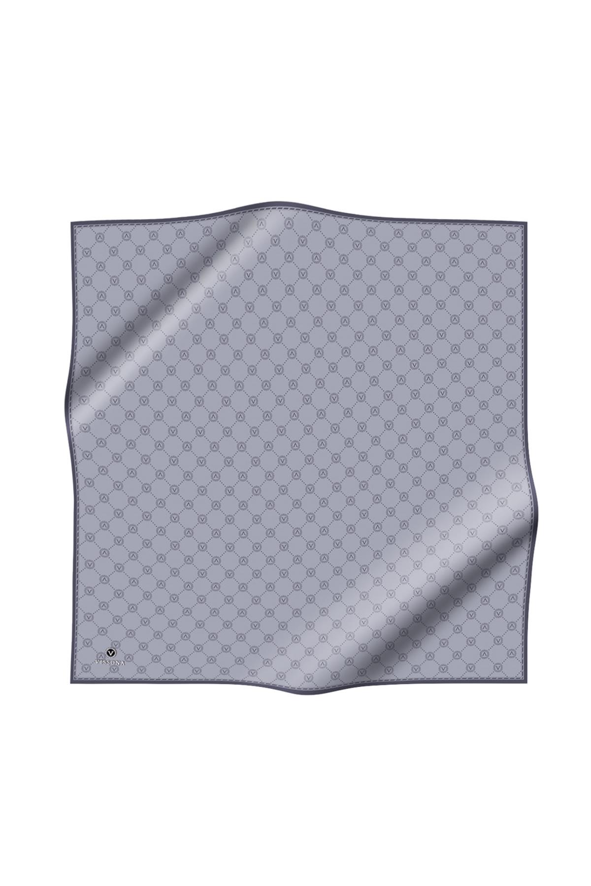 %100 Twill İpek Monogram Desenli Gri Renkli 90x90 Eşarp Dikim Şekli : El Dikişi