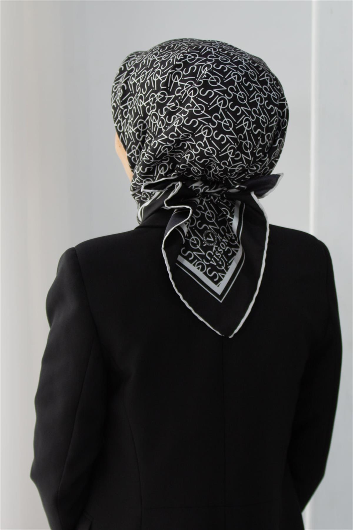 %100 Twill İpek Harf Desenli Siyah - Krem Renkli 90x90 Eşarp Dikim Şekli : El Dikişi