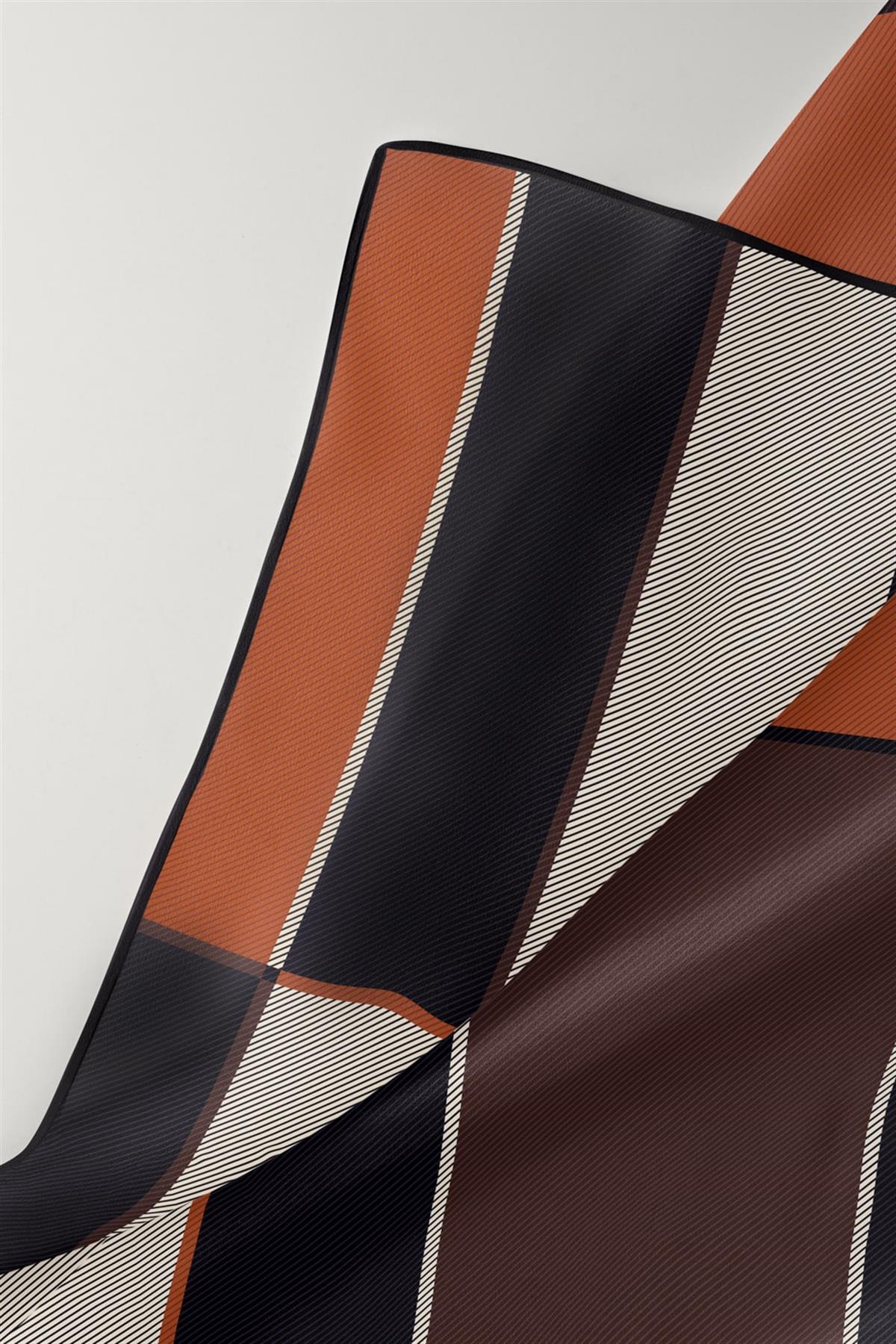 %100 Twill İpek Geometrik Desenli Taba Renkli 90x90 Eşarp Dikim Şekli : El Dikişi