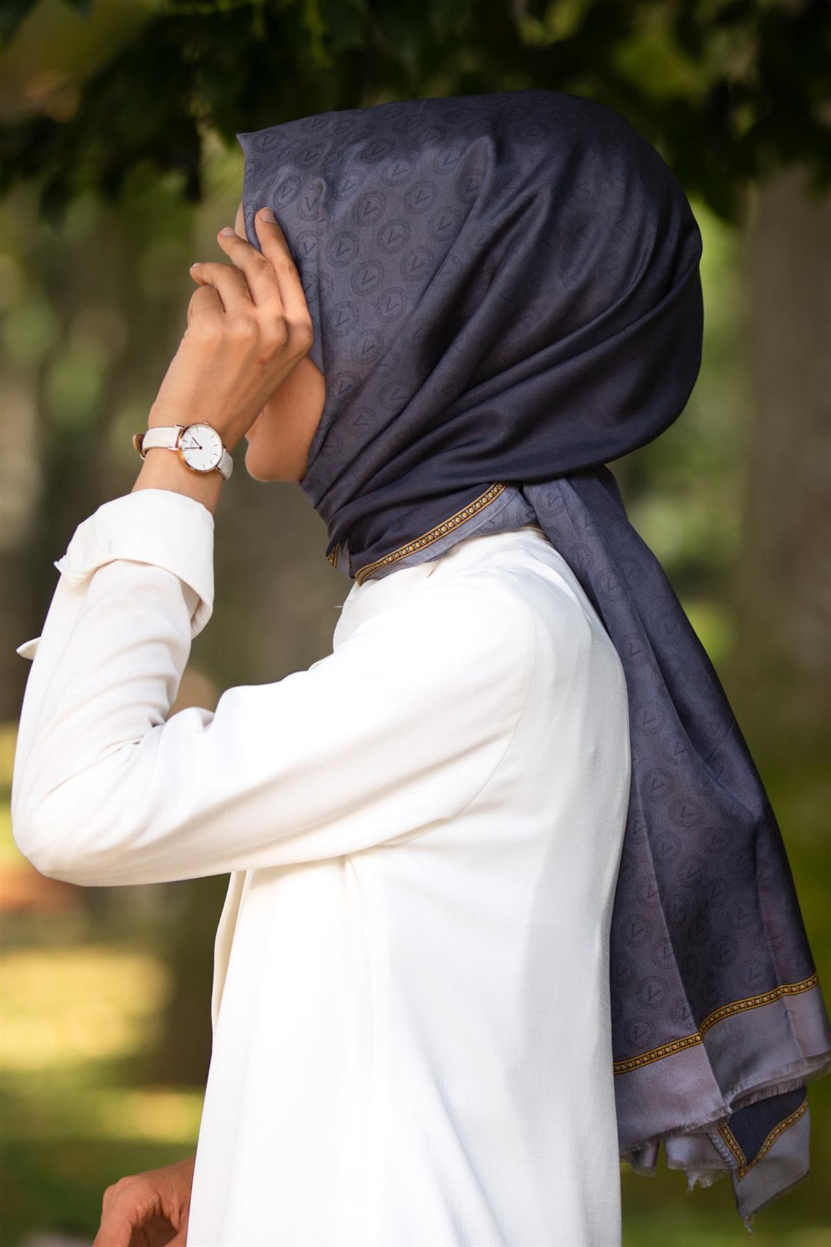 %100 İpek Degradeli Ve Monogram Desenli Gümüş - Gold Renkli 92x210 Şal