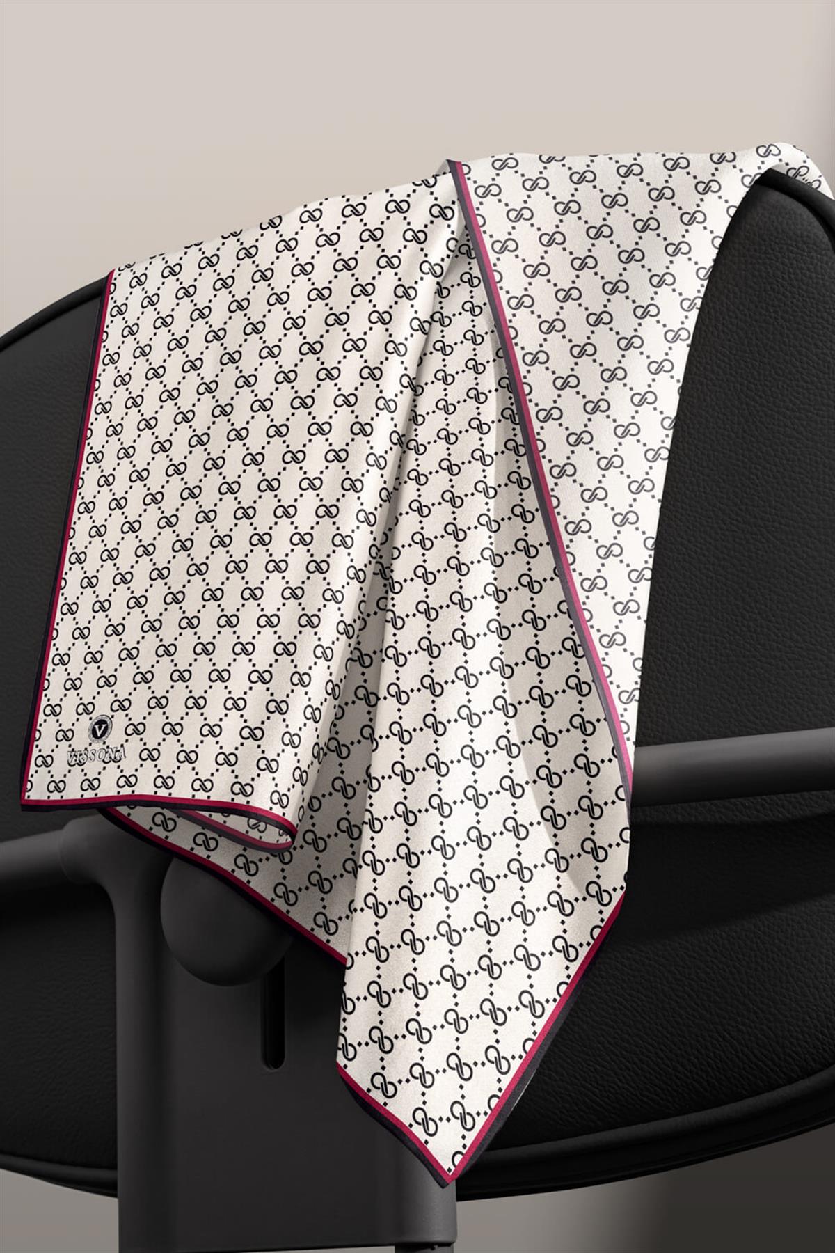 %100 Twill İpek Geometrik Desenli Siyah - Krem Renkli 90x90 Eşarp Dikim Şekli : El Dikişi