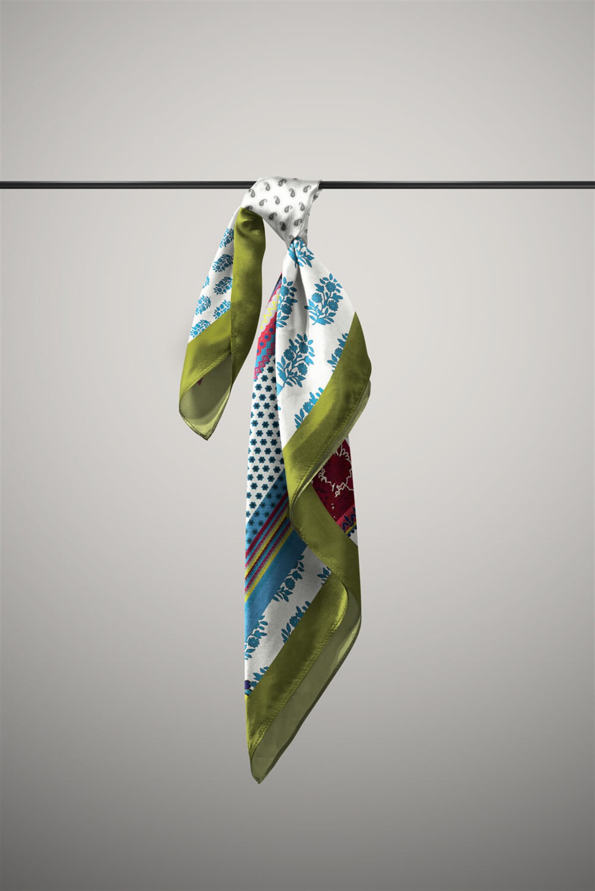 Violla Kadın Patchwork Desenli Bandana 50x50 Kırmızı Mavi DG0358-22