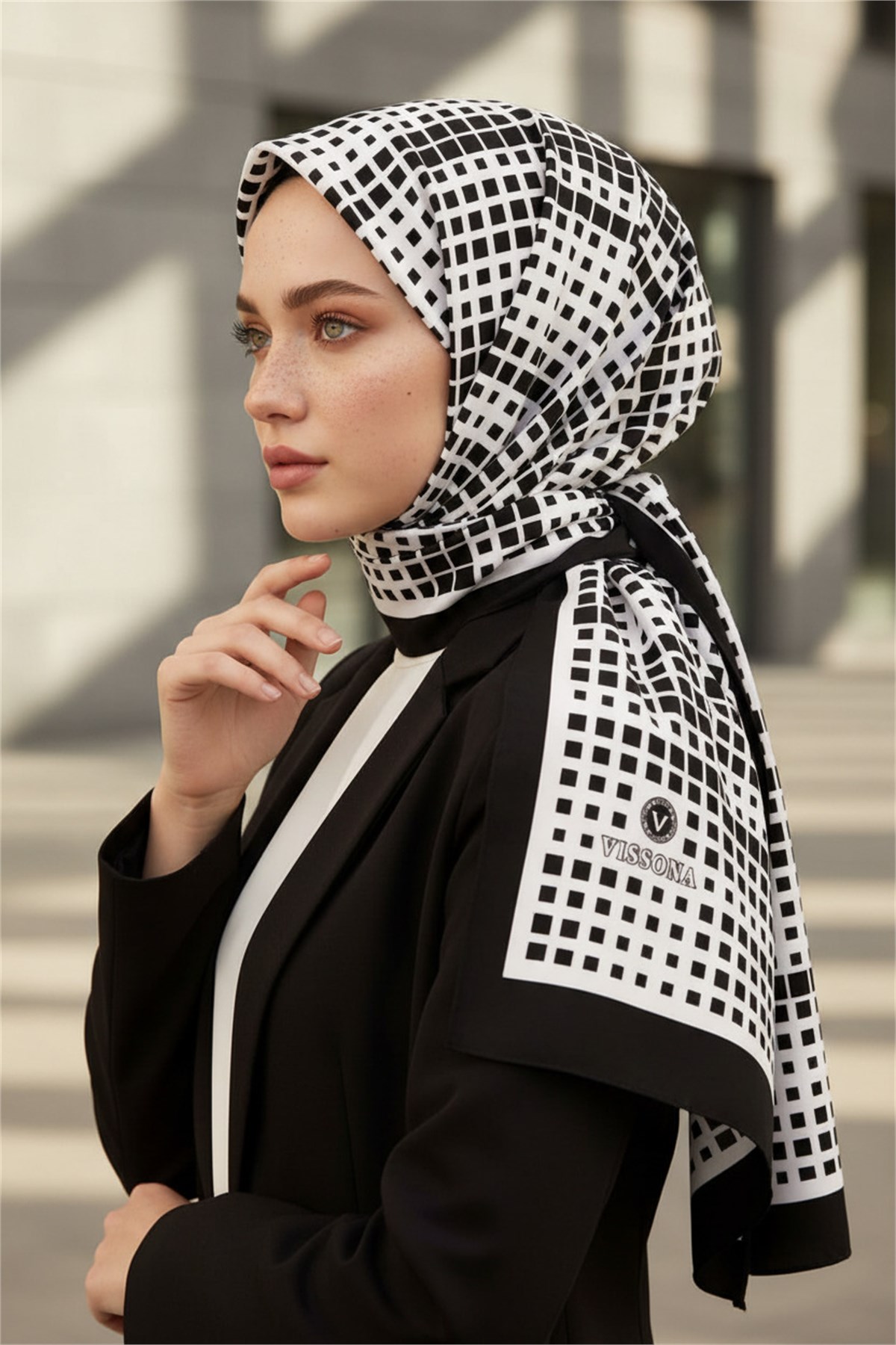 KREP GEOMETRİK DESENLİ SİYAH - BEYAZ RENKLİ 75X195 KIRIŞMAZ ŞAL