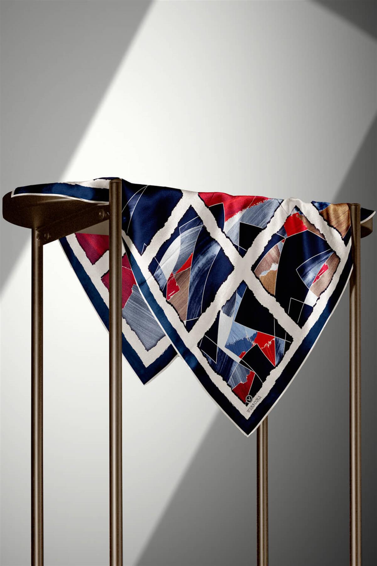 %100 Twill İpek Geometrik Desenli Lacivert - Kırmızı Renkli 90x90 Eşarp Dikim Şekli : El Dikişi