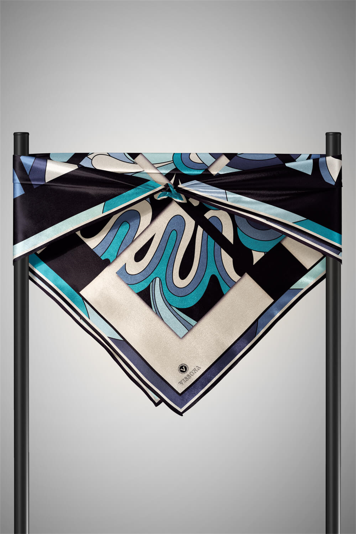 % 57 İPEK % 43 VİSKON Twill İpek Geometrik Desenli Bebe Mavisi - İndigo Renkli 90x90 Dikim Şekli : El Dikişi Eşarp