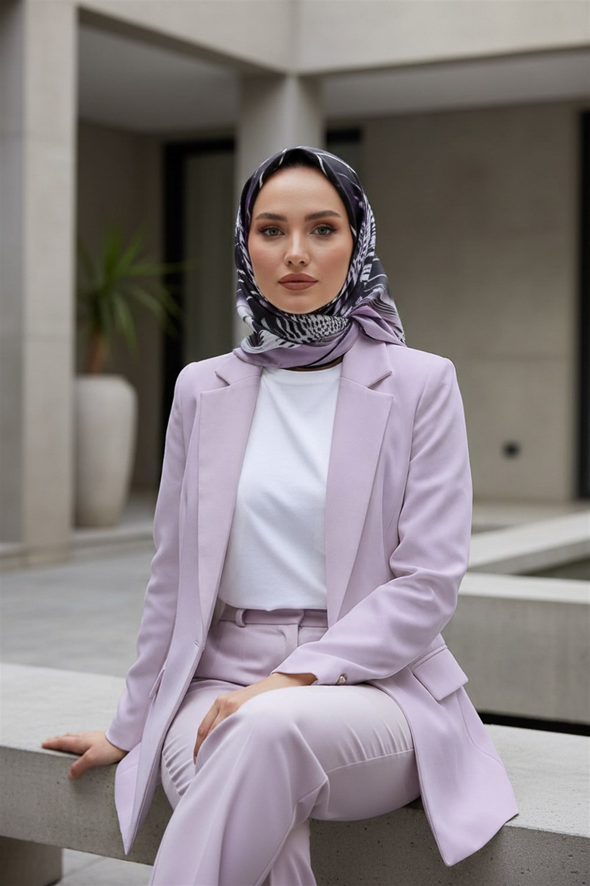 %100 Twill İpek Geometrik Desenli Lila - Mürdüm Renkli 90x90 Eşarp Dikim Şekli : El Dikişi