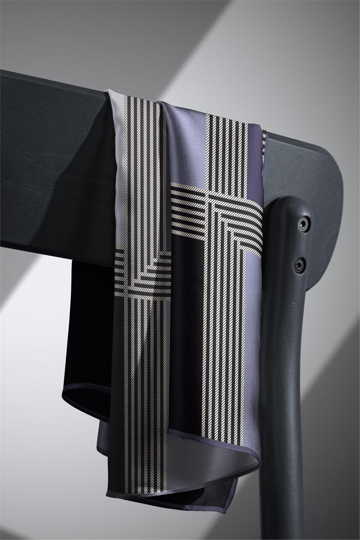 %100 Twill İpek Geometrik Desenli Gri Renkli 90x90 Eşarp Dikim Şekli : El Dikişi