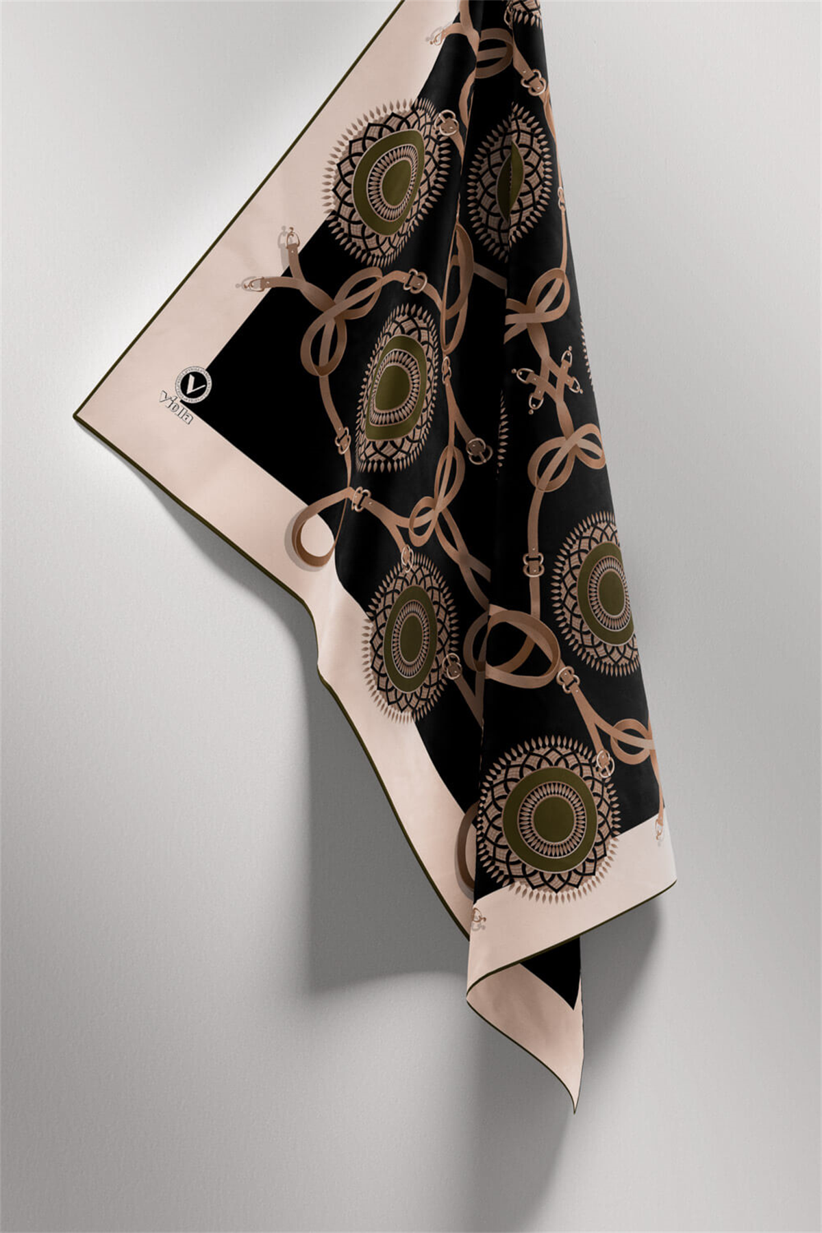Twill Kemerli Ve Geometrik Desenli Haki Renkli 90x90 Eşarp (İpek İçermez) Kenar Dikiş Şekli El Dikişli