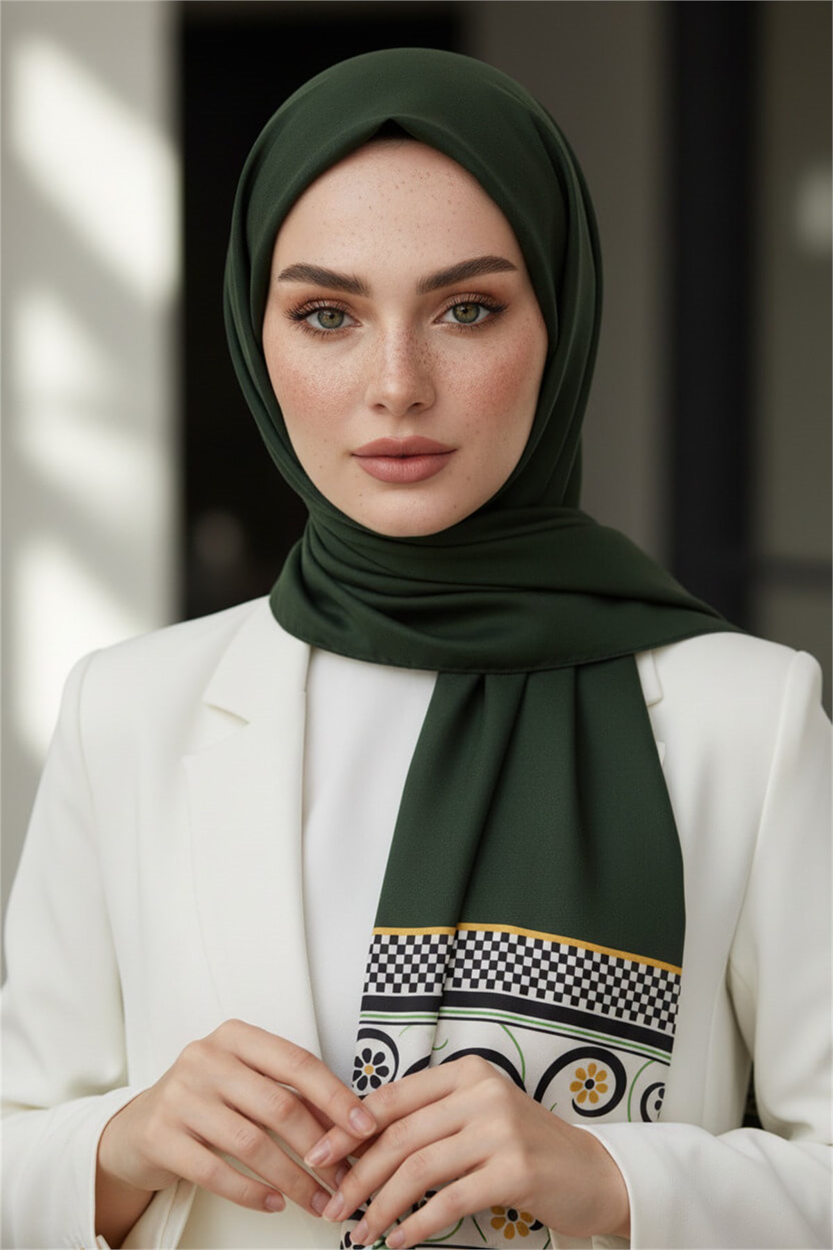 KREP KENAR MOTİFİ ÇİÇEK DESENLİ ZÜMRÜT YEŞİLİ RENKLİ 75X195 KIRIŞMAZ ŞAL