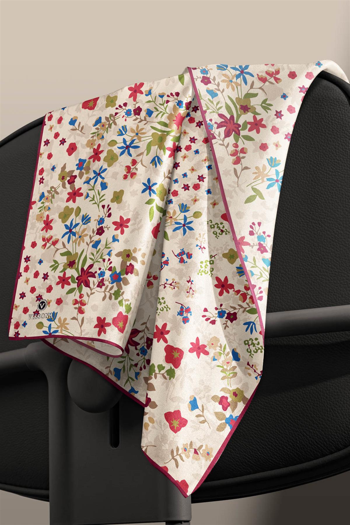 %100 Twill İpek Çıtır Çiçek Desenli Krem - Bordo Renkli 90x90 Eşarp Dikim Şekli : El Dikişi