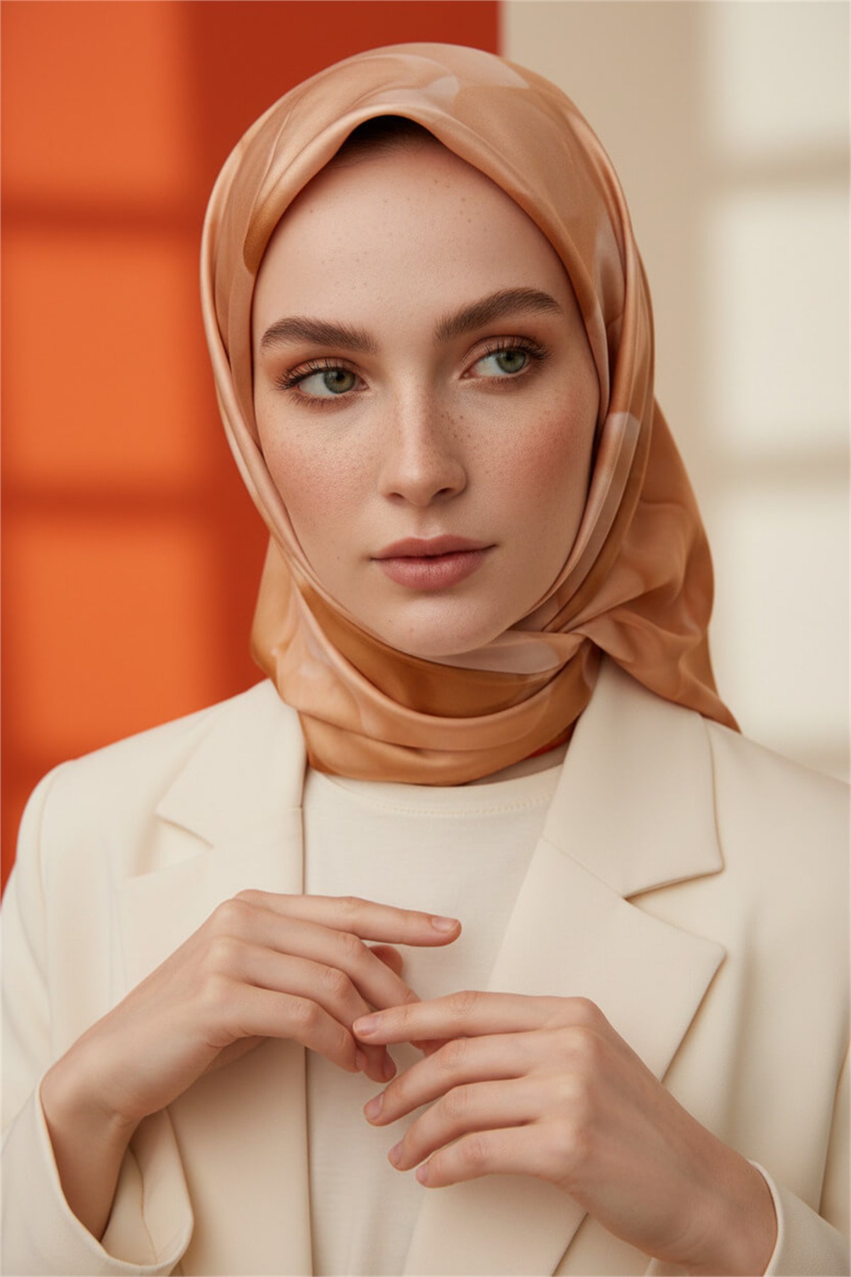 Rayon Büyük Çiçek Desenli Turuncu Renkli 90x90 Eşarp (İpek İçermez) Kenar Dikiş Şekli El Dikişli