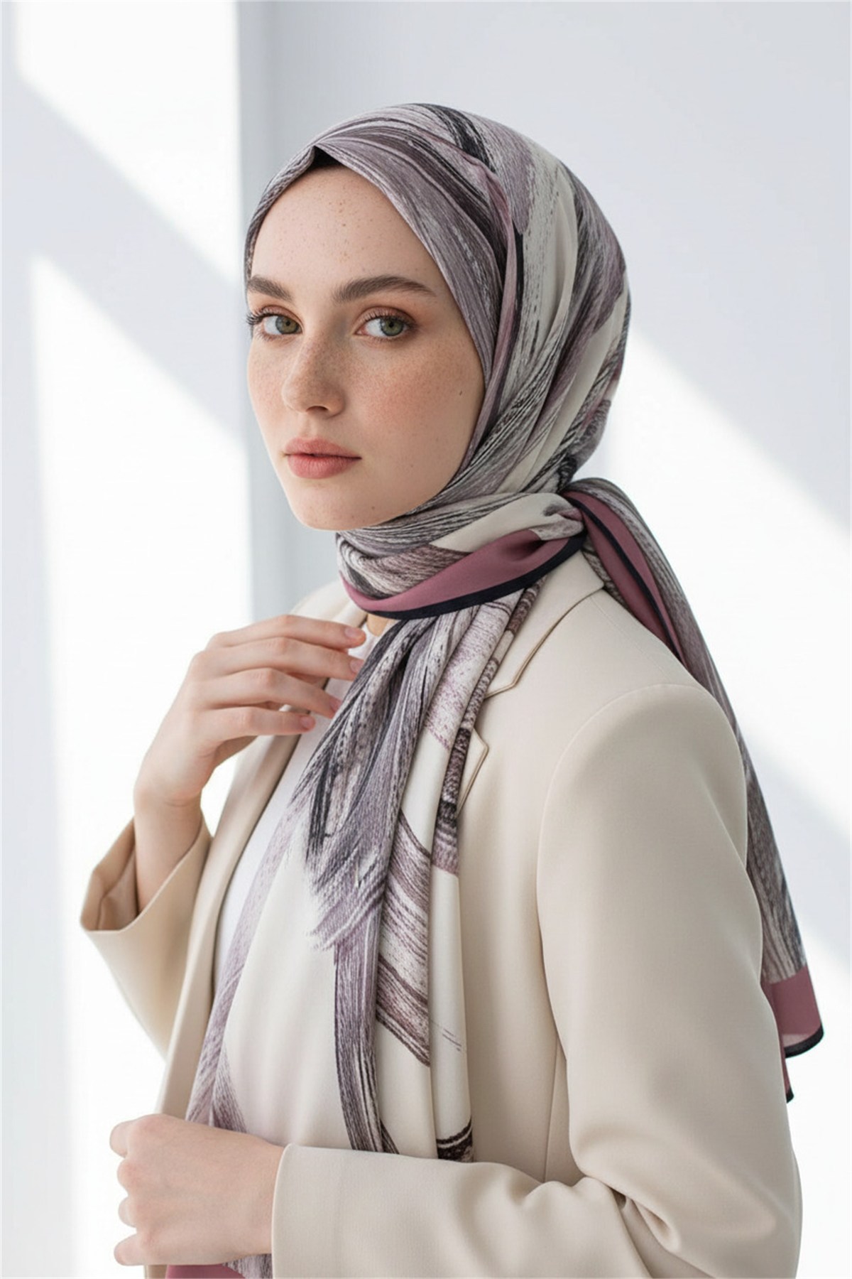 KREP FIRÇA DESENLİ PUDRA RENKLİ 75X195 KIRIŞMAZ ŞAL