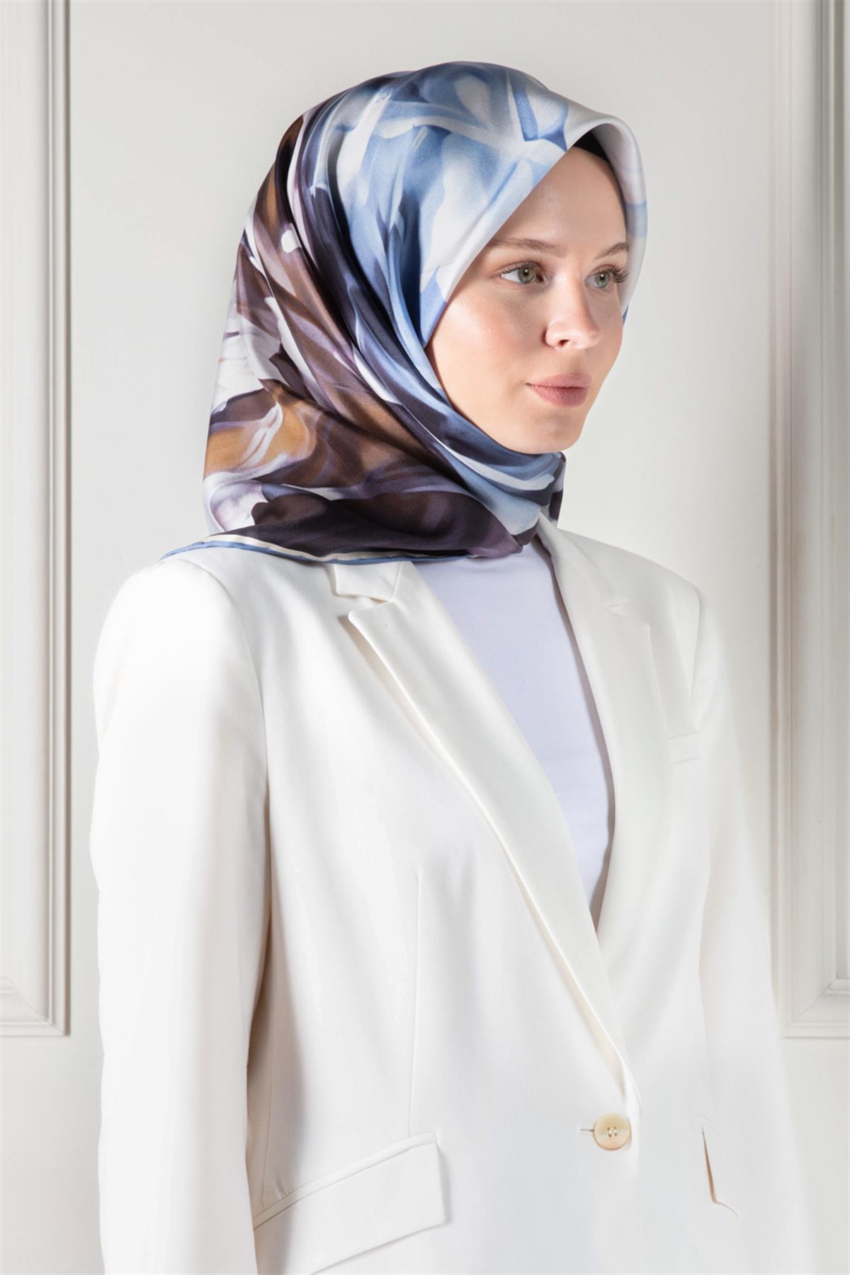 %100 Twill İpek Yaprak Desenli İndigo - Hardal Renkli 90x90 Eşarp Dikim Şekli : El Dikişi