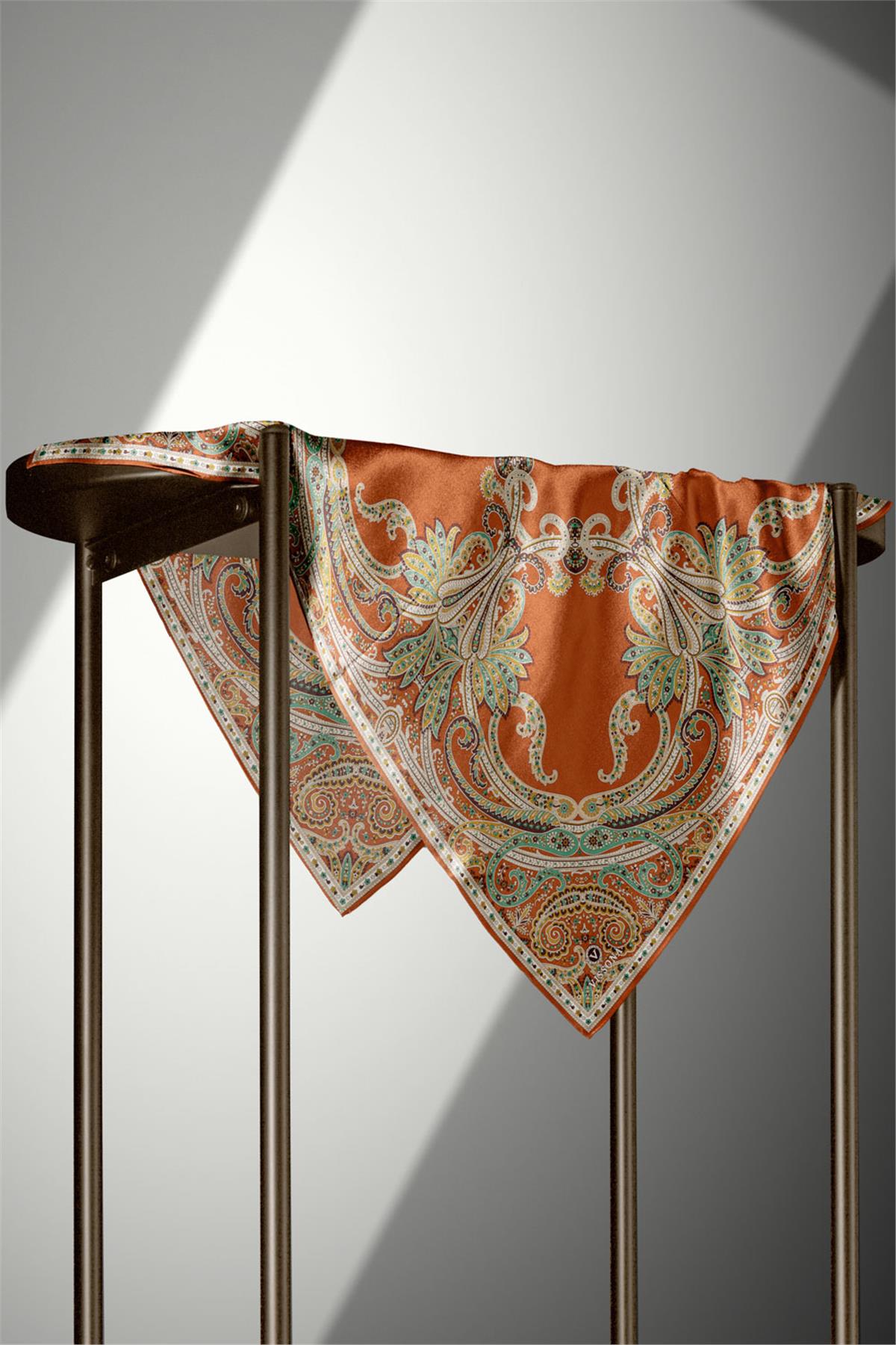 %100 Twill İpek Şal Desenli Taba Renkli 90x90 Eşarp Dikim Şekli : El Dikişi