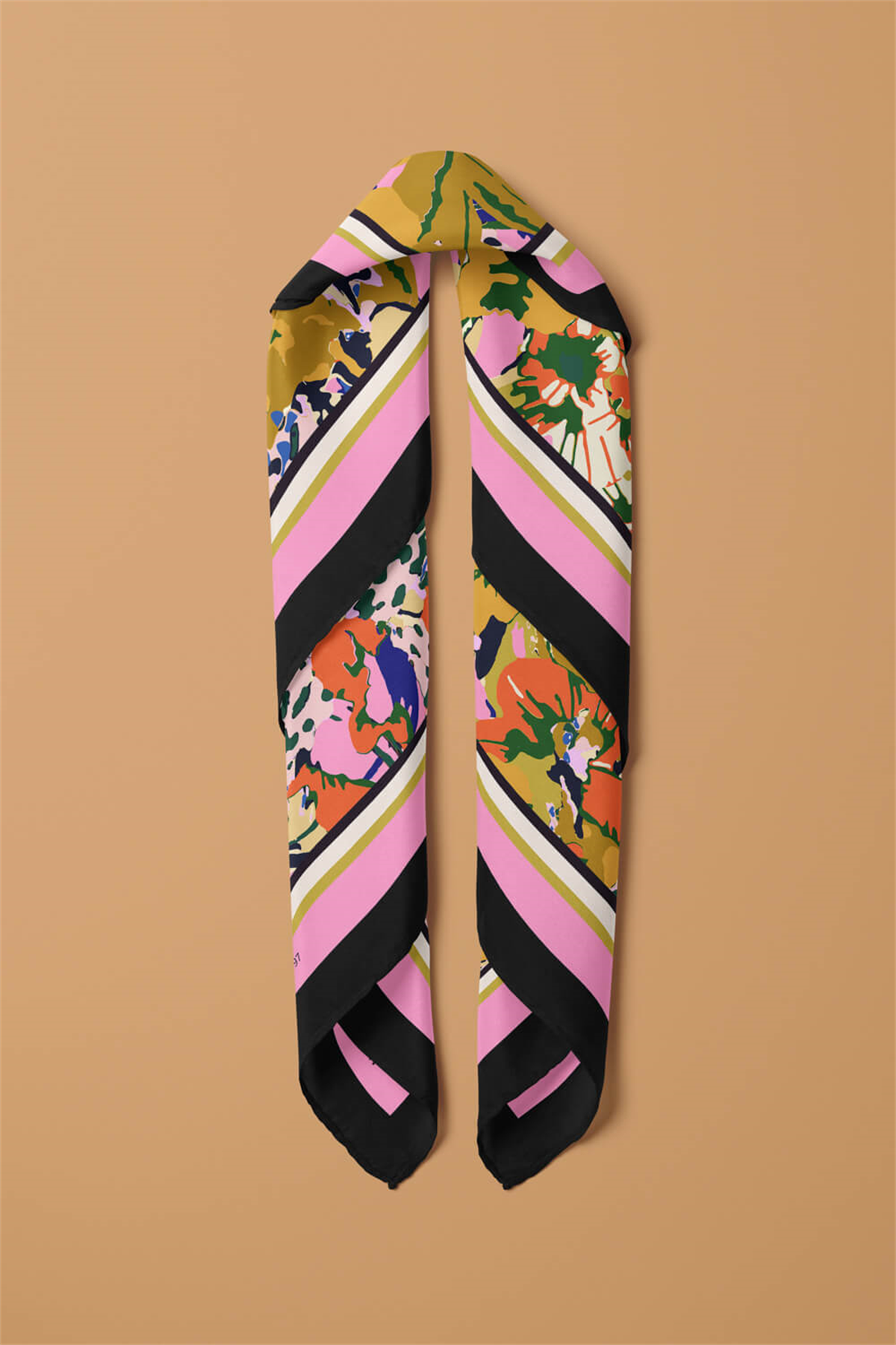 B117 COLORFUL FLOWERS BANDANA