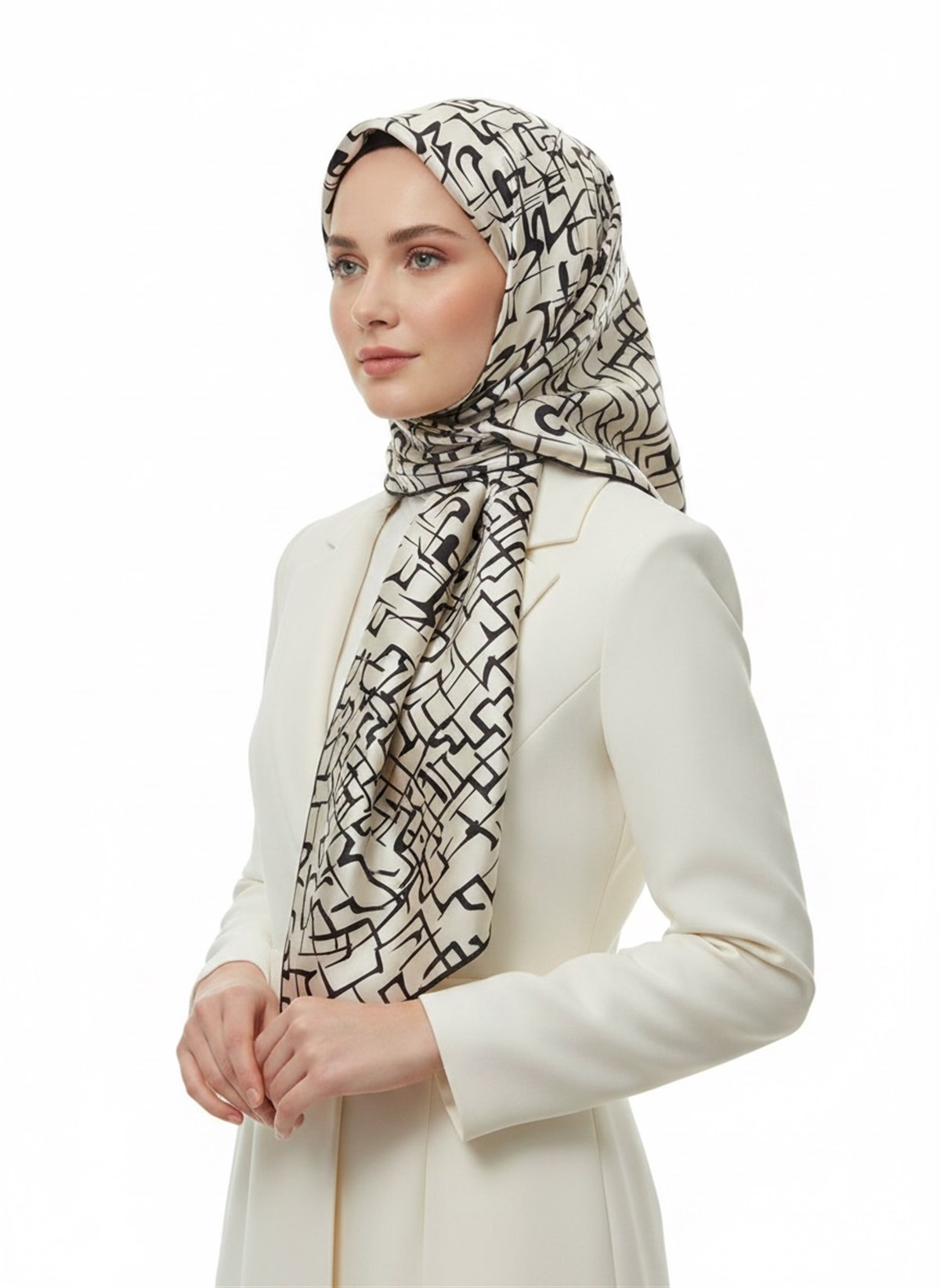 %100 Twill İpek Soyut Geometrik Desenli Krem - Siyah Renkli 90x90 Eşarp Dikim Şekli : El Dikişi