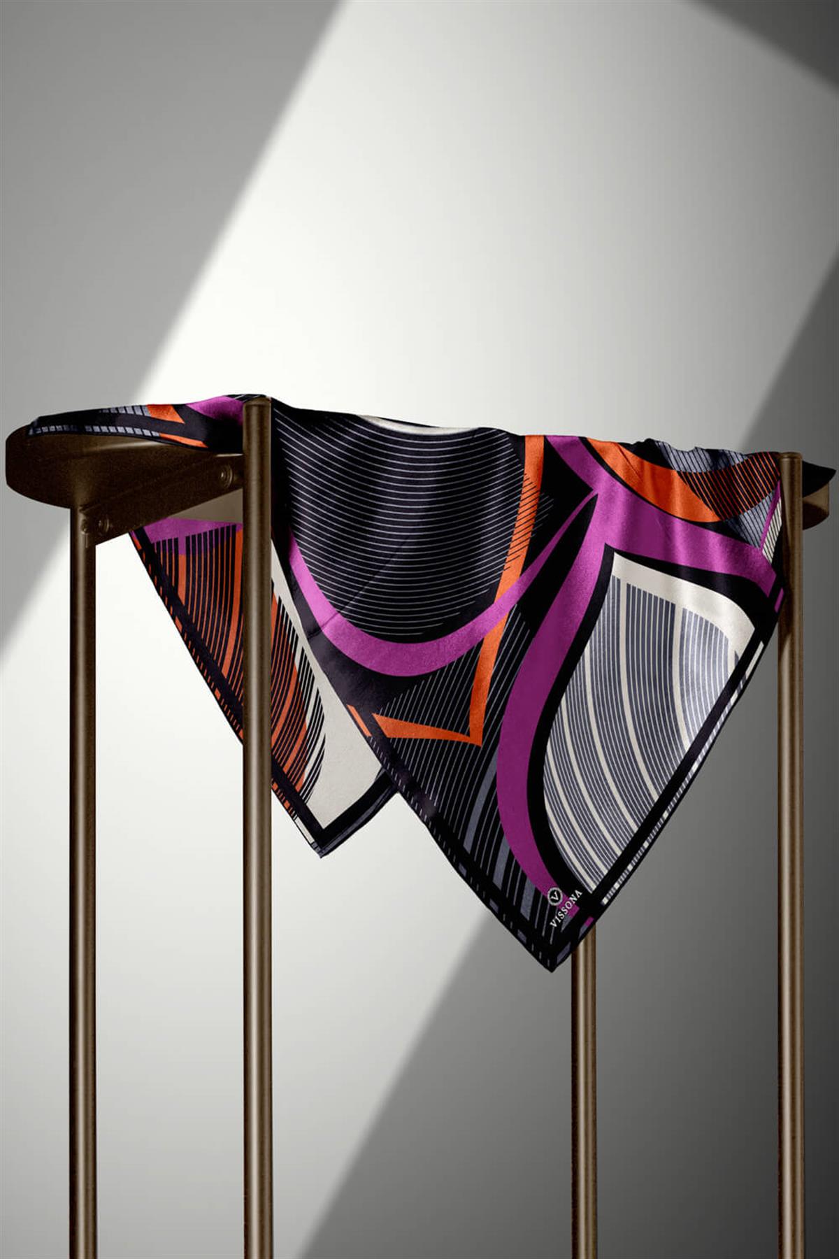 %100 Twill İpek Çizgili Geometrik Desenli Siyah - Gri Renkli 90x90 Eşarp Dikim Şekli : El Dikişi
