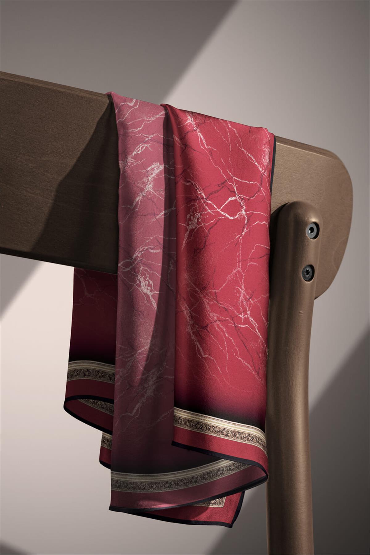 %100 Twill İpek Mermer Desenli Bordo Renkli 90x90 Eşarp Dikim Şekli : El Dikişi