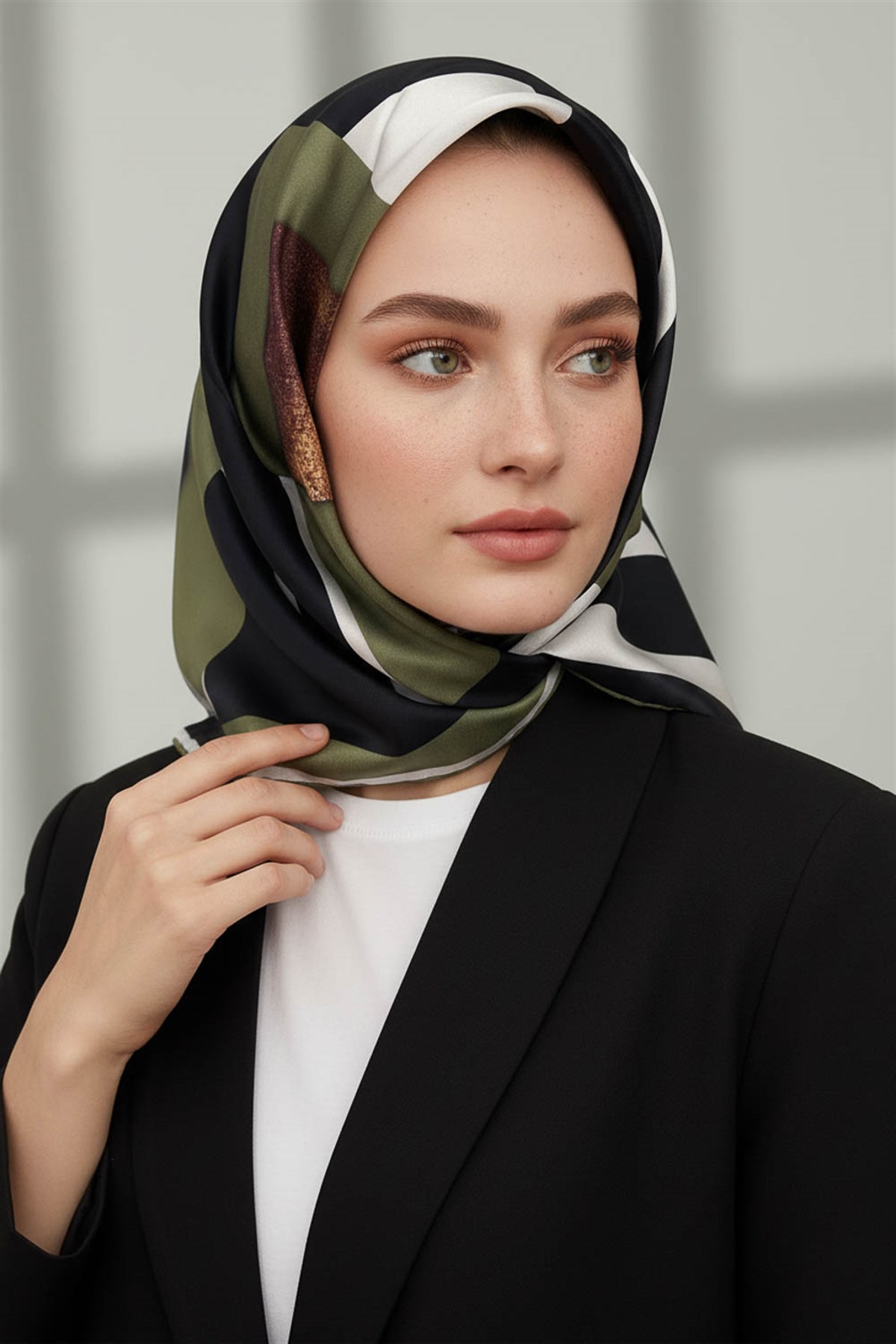 %100 Twill İpek Karo Desenli Haki - Siyah Renkli 90x90 Eşarp Dikim Şekli : El Dikişi