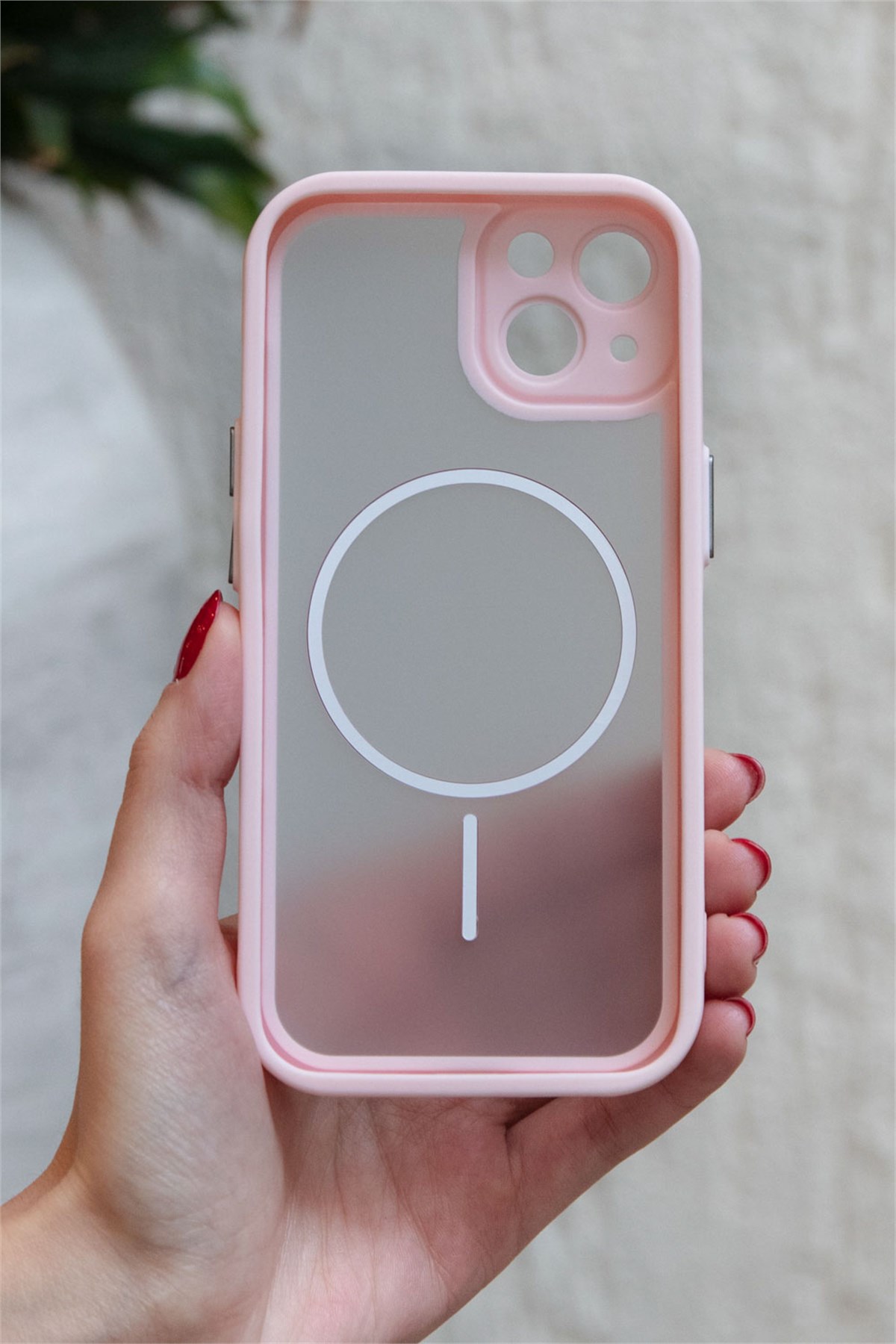 iPhone 13 Kılıf – Kamera Korumalı – MagSafe Uyumlu – Pembe Renk – Mat Silikon Telefon Kılıfı