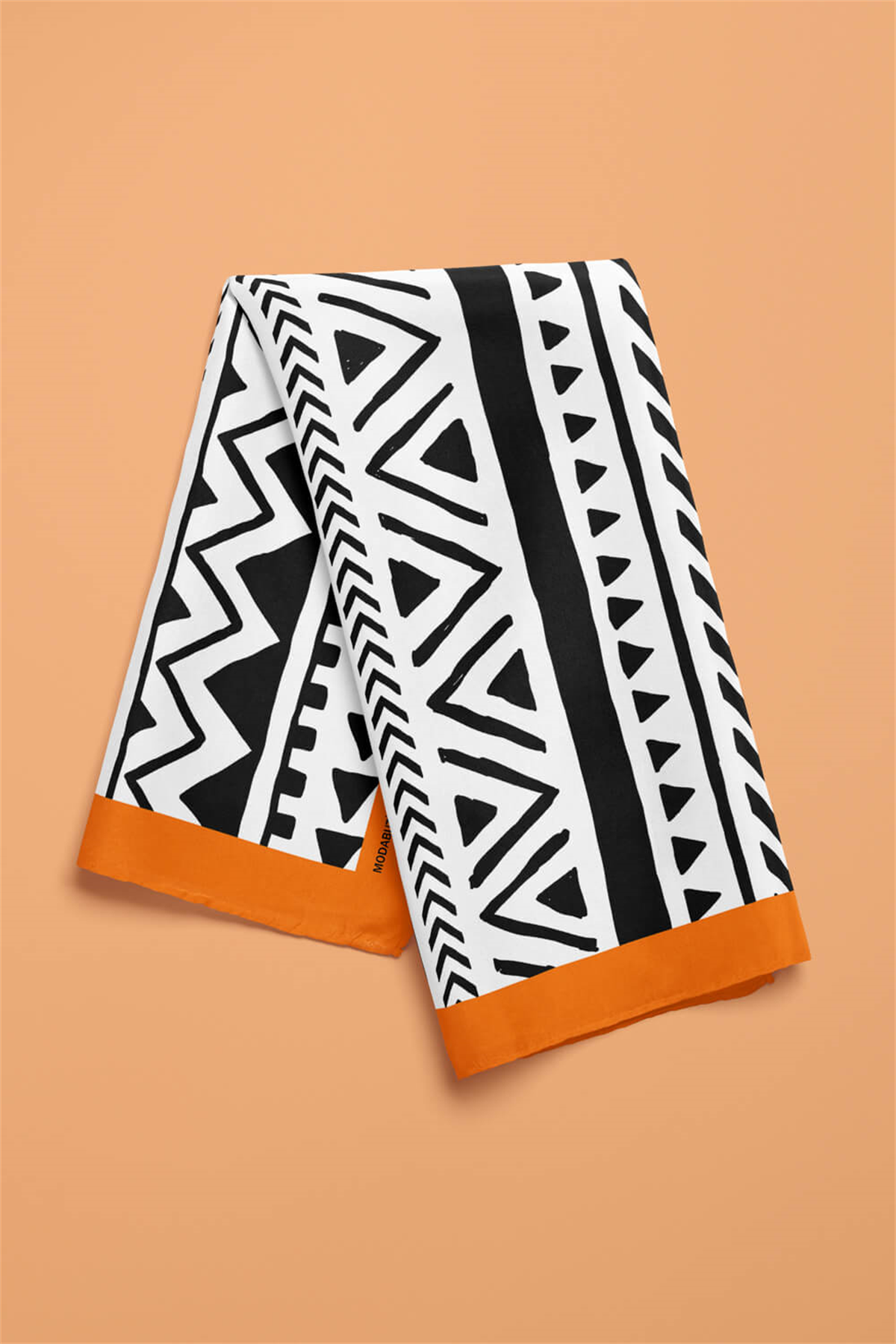 B65 Kadın Egzotik Desenli Bandana 50x50 Siyah Beyaz DG0395-22