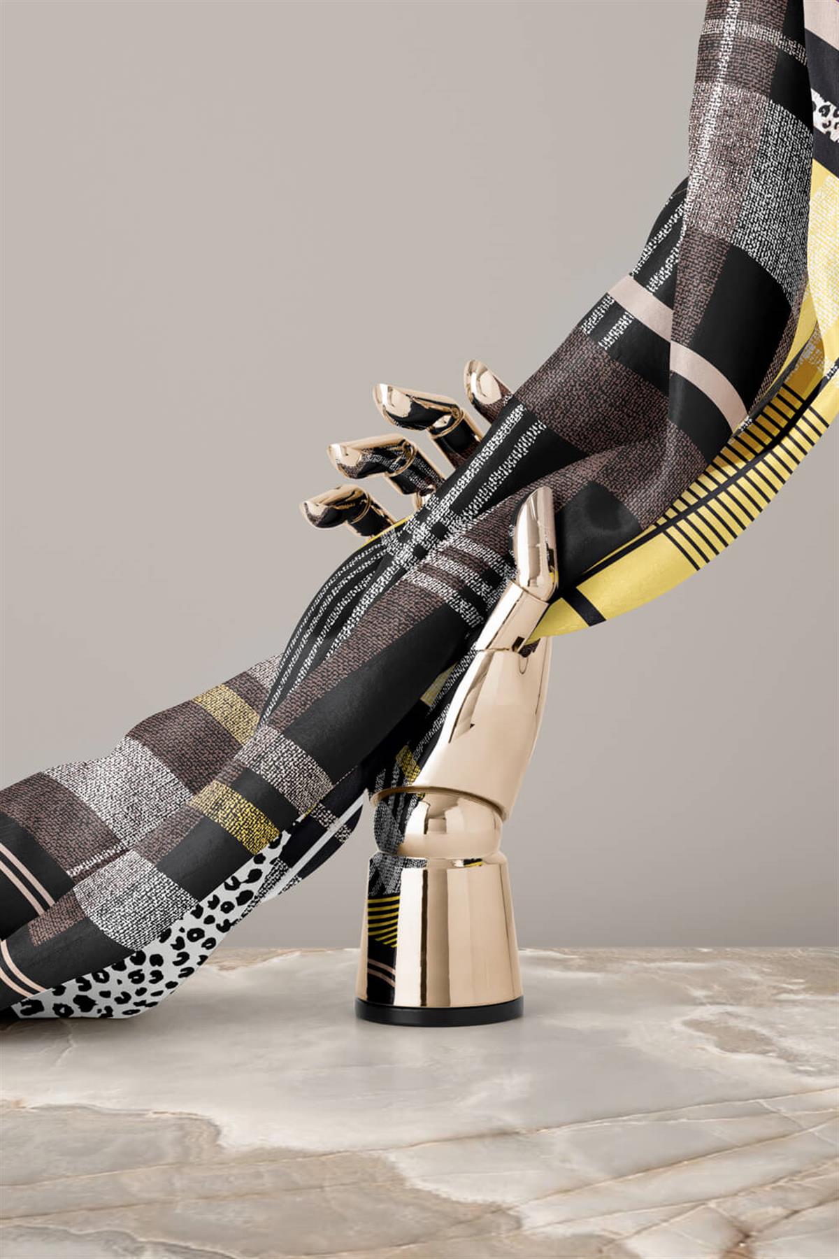 %100 Twill İpek Ekoseli Ve Leopar Desenli Siyah - Gold Renkli 90x90 Eşarp Dikim Şekli : El Dikişi