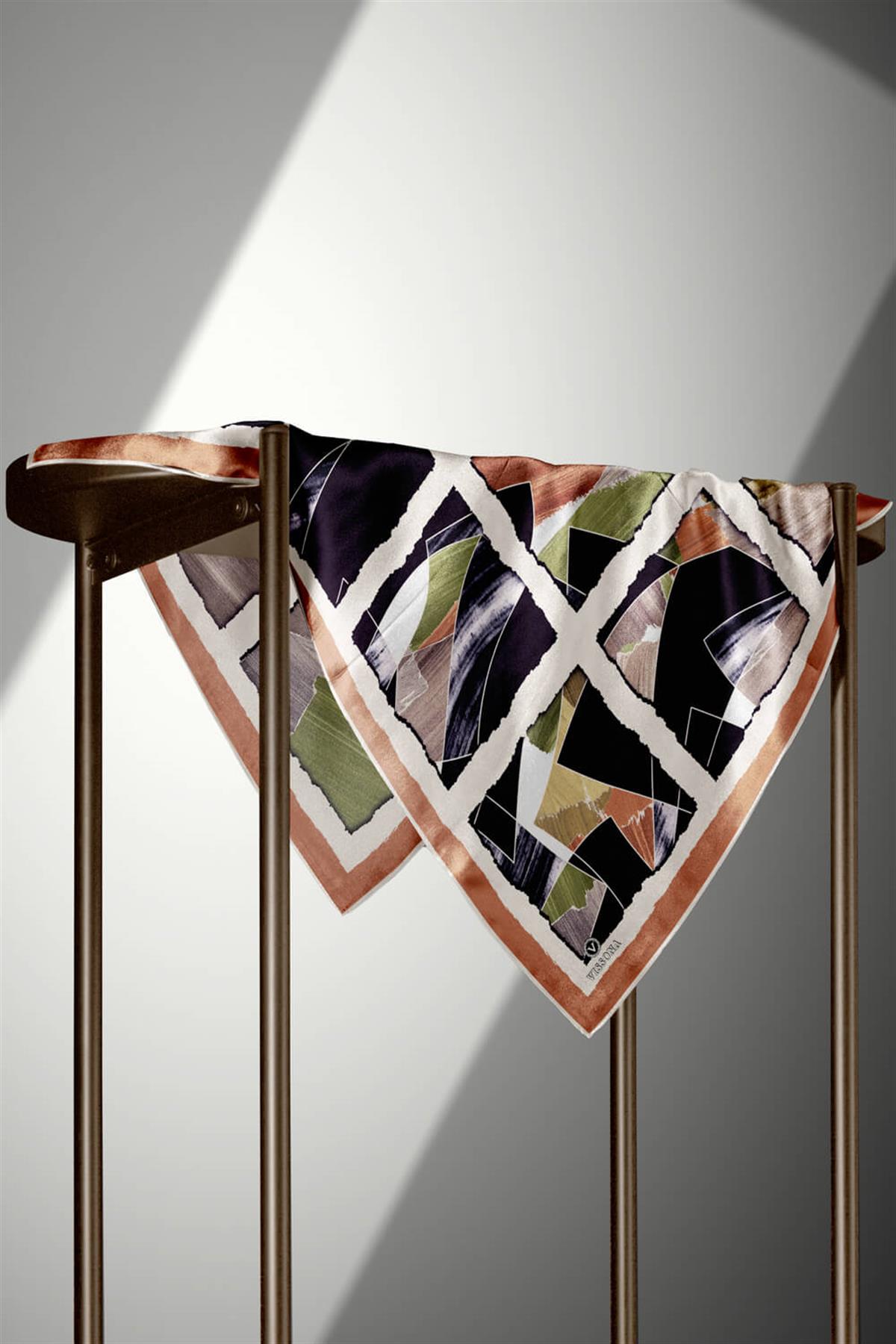 %100 Twill İpek Geometrik Desenli Bordo - Bej Renkli 90x90 Eşarp Dikim Şekli : El Dikişi