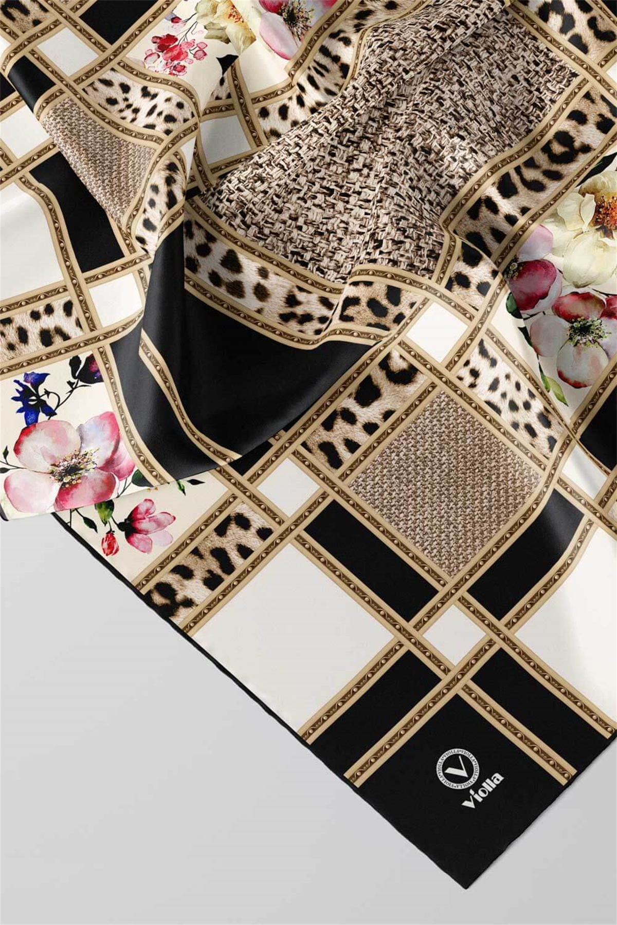Twill Leopar ve Çiçek Desenli Siyah - Krem Renkli 90x90 Eşarp (İpek İçermez) Dikim Şekli : El Dikişi