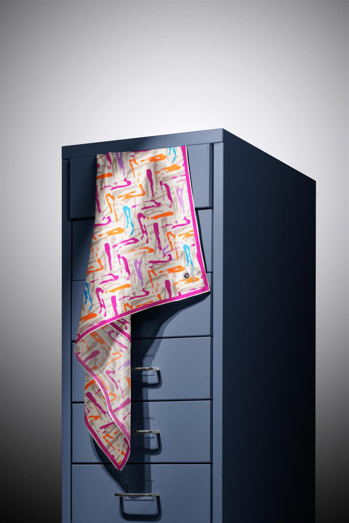 %100 Twill İpek Geometrik Desenli Turuncu - Pembe Renkli 90x90 Eşarp Dikim Şekli : El Dikişi