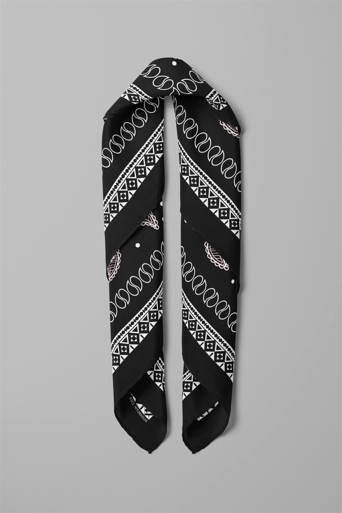 Violla F46 Kadın Siyah Beyaz Şal Desenli 50x50 Bandana HYL DG01359-22
