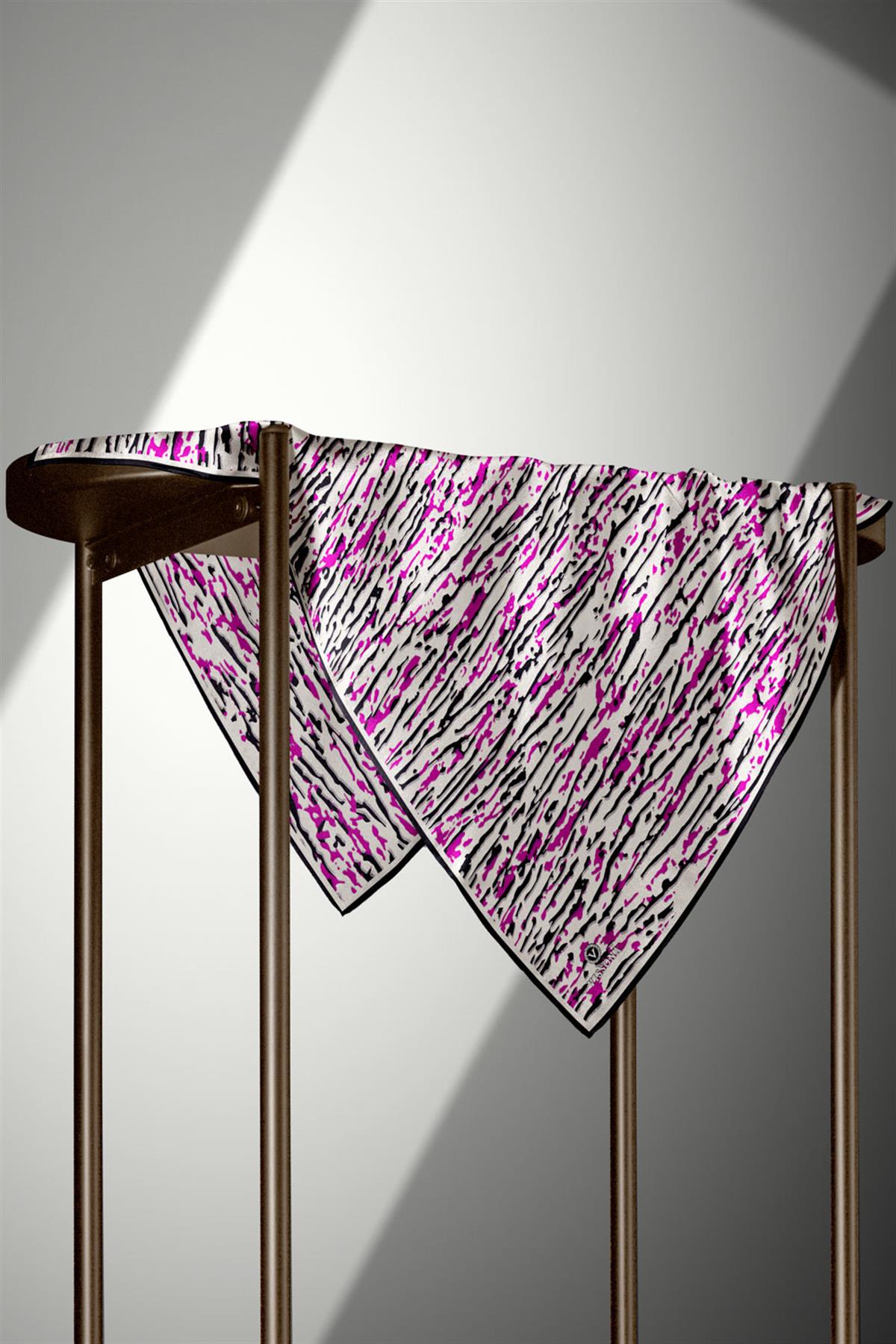 %100 Twill İpek Çizgi Desenli Krem - Fuşya Renkli 90x90 Eşarp Dikim Şekli : El Dikişi