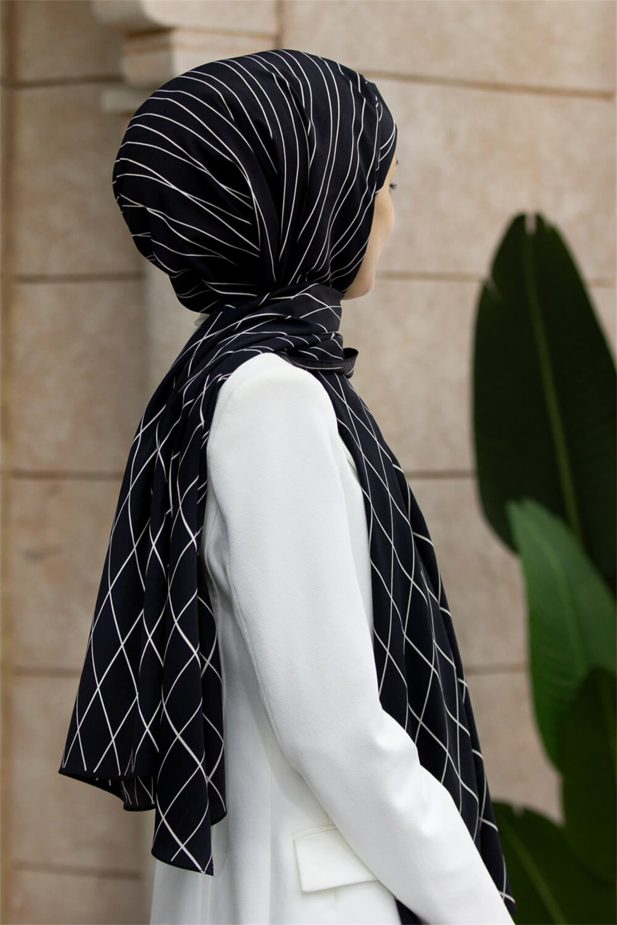 LÜKS MEDİNE İPEĞİ GEOMETRİK DESENLİ SİYAH RENKLİ 75X195 KIRIŞMAZ ŞAL MOSS KREP DİKİŞ TİPİ İTALYAN DİKİŞLİ