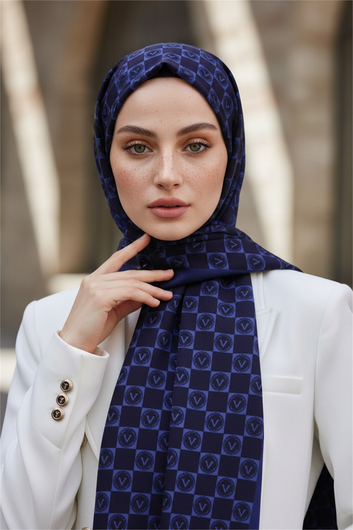 KREP MONOGRAM DESENLİ LACİVERT - İNDİGO RENKLİ 75X195 KIRIŞMAZ ŞAL