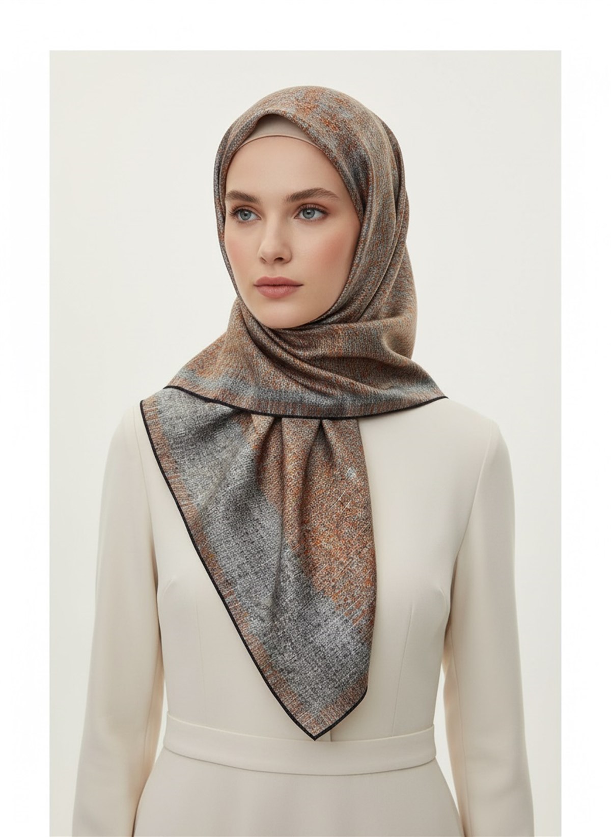 %100 Twill İpek Dokulu Desen Turuncu - Siyah Renkli 90x90 Eşarp Kenar Dikiş Şekli El Dikişli