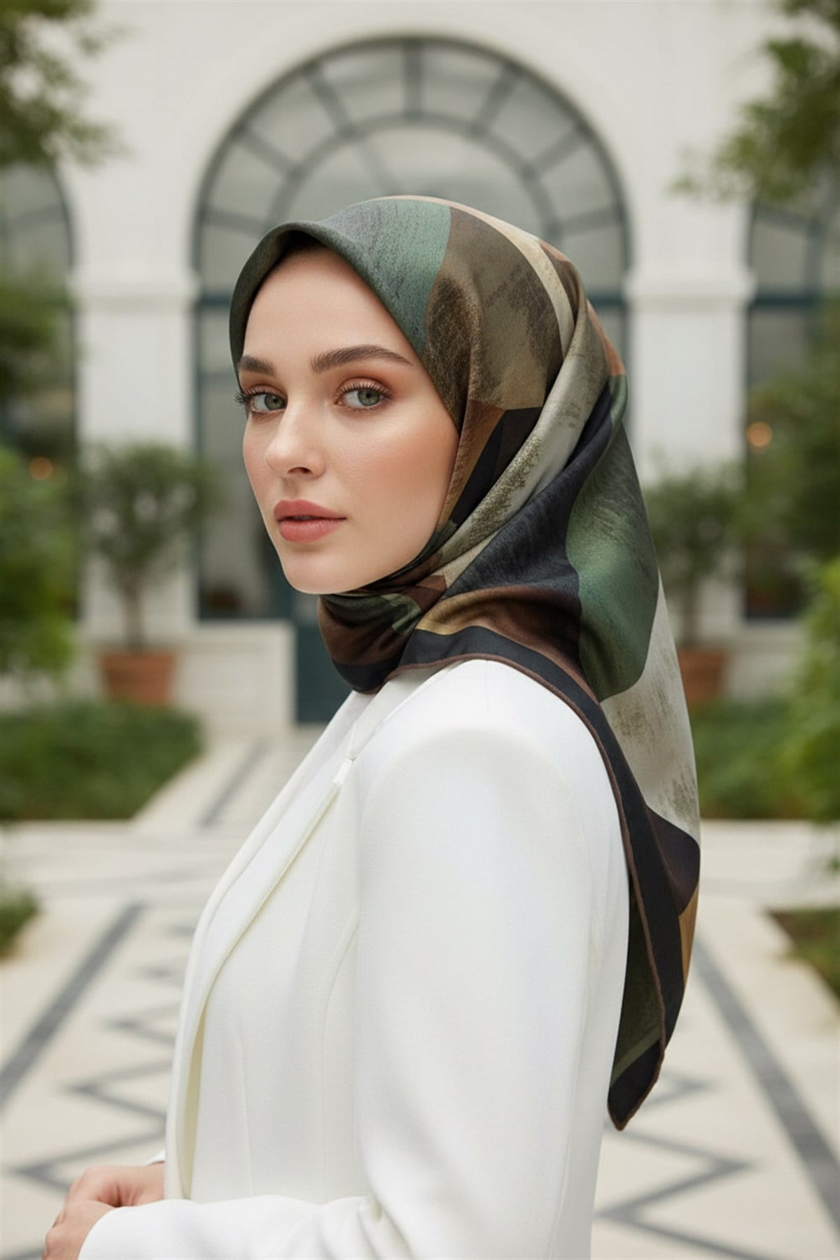 %100 Twill İpek Geometrik Desenli Haki - Sütlü Kahve Renkli 90x90 Eşarp Dikim Şekli : El Dikişi