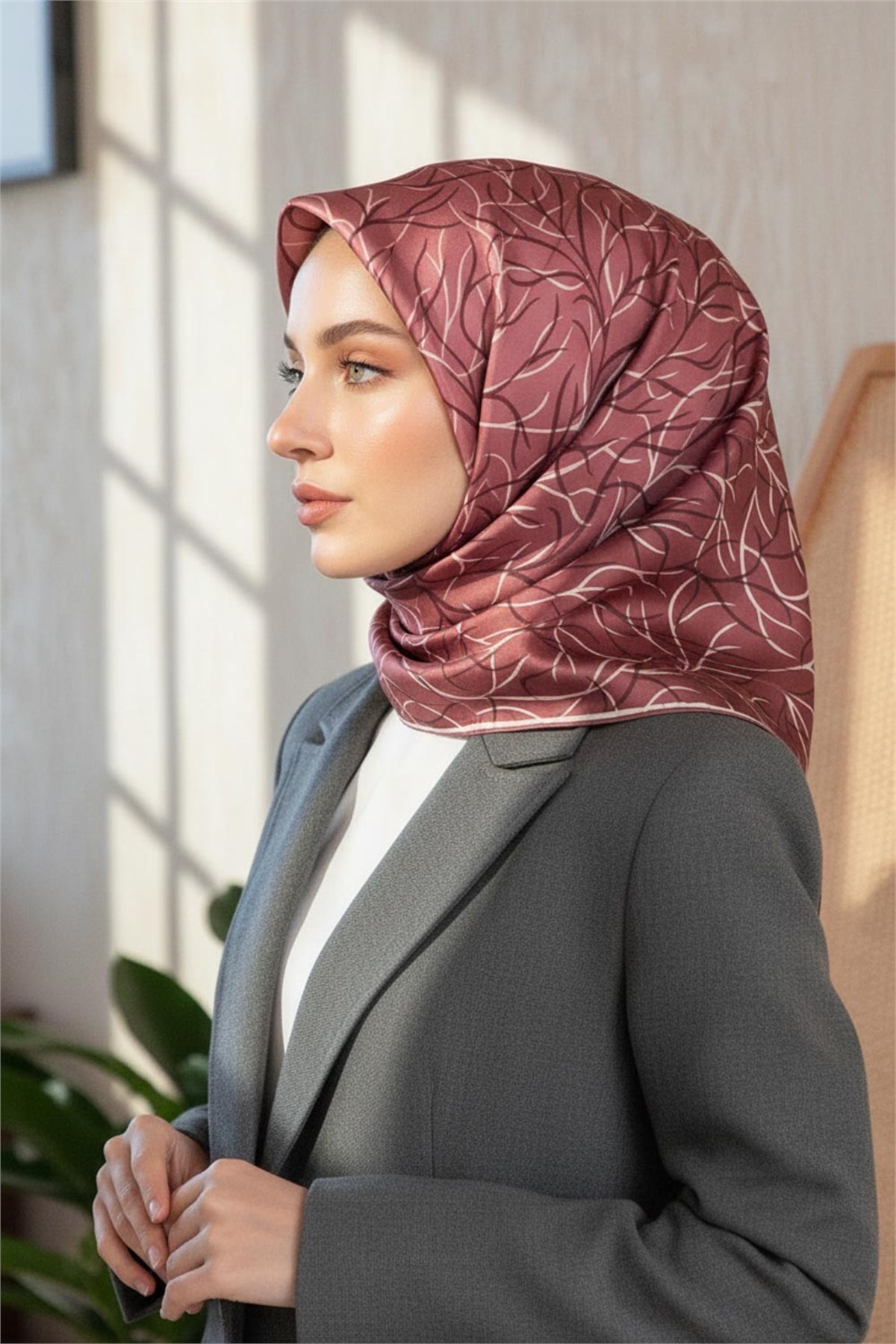 %100 Twill İpek Degrade Desenli Gül Kurusu Renkli 90x90 Eşarp Dikim Şekli : El Dikişi
