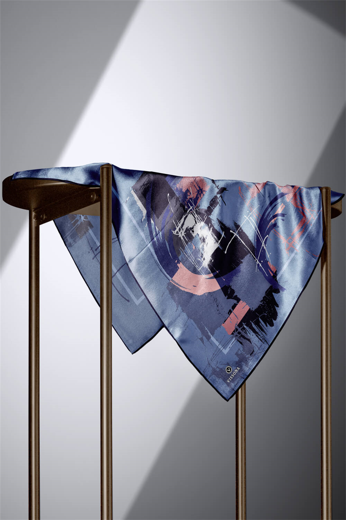 % 57 İPEK % 43 VİSKON Twill İpek Geometrik Desenli İndigo - Gül Kurusu Renkli 90x90 Eşarp Dikim Şekli : El Dikişi