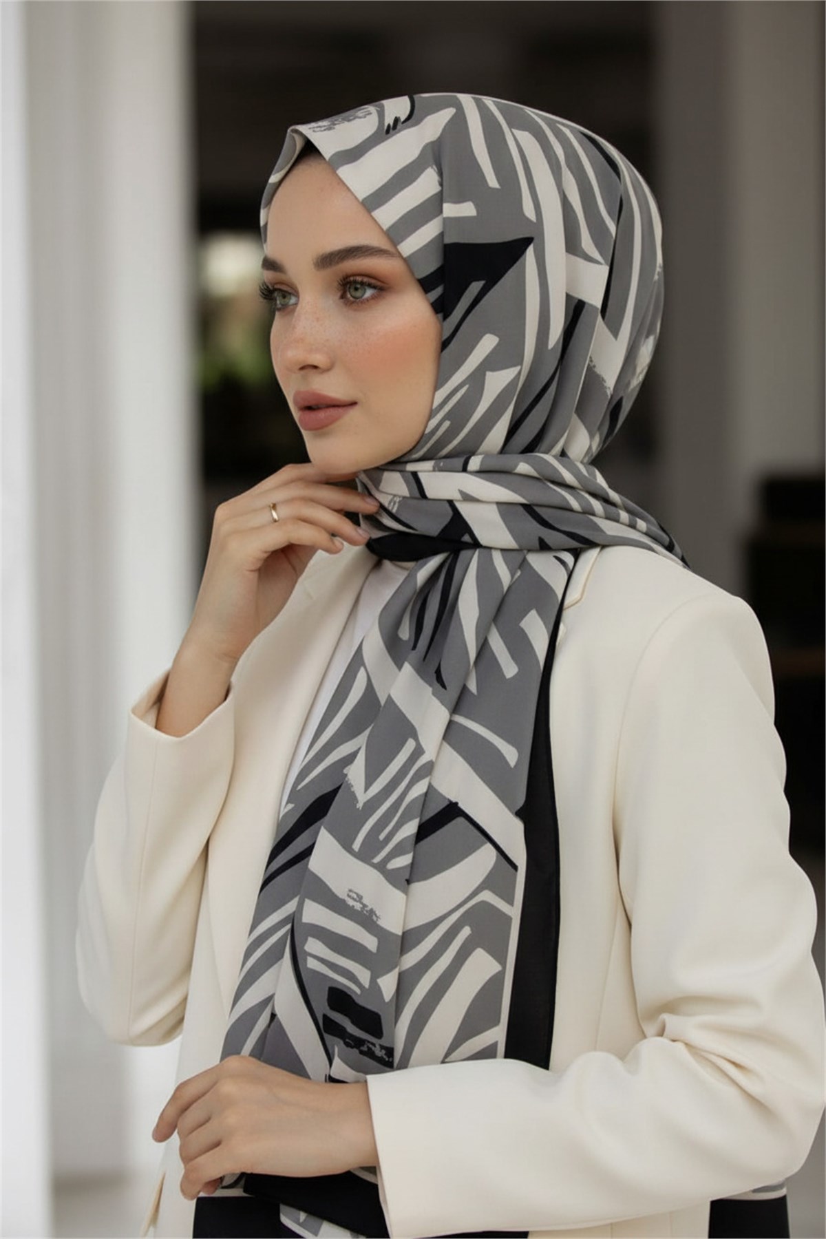 KREP ÇİZGİ DESENLİ GRİ RENKLİ 75X195 KIRIŞMAZ ŞAL