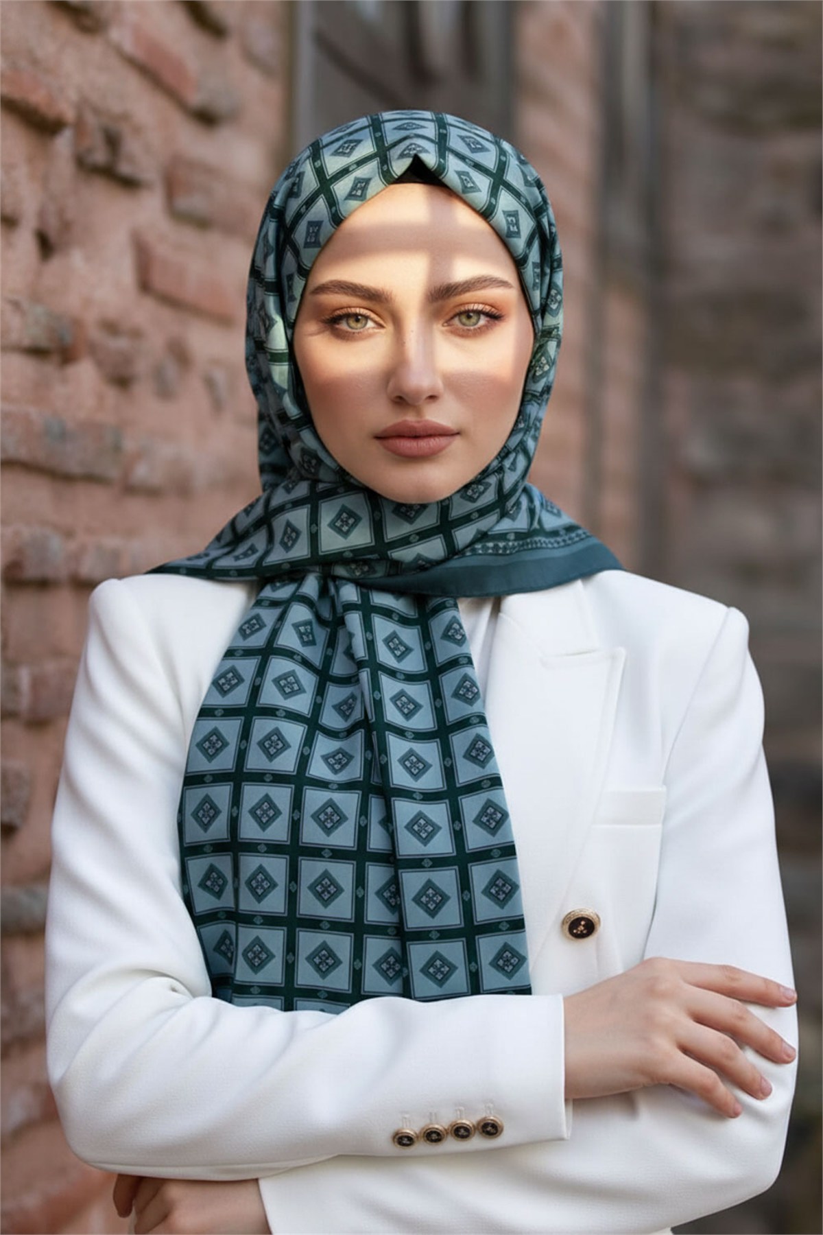 KREP KARE DESENLİ ZÜMRÜT YEŞİLİ RENKLİ 75X195 KIRIŞMAZ ŞAL