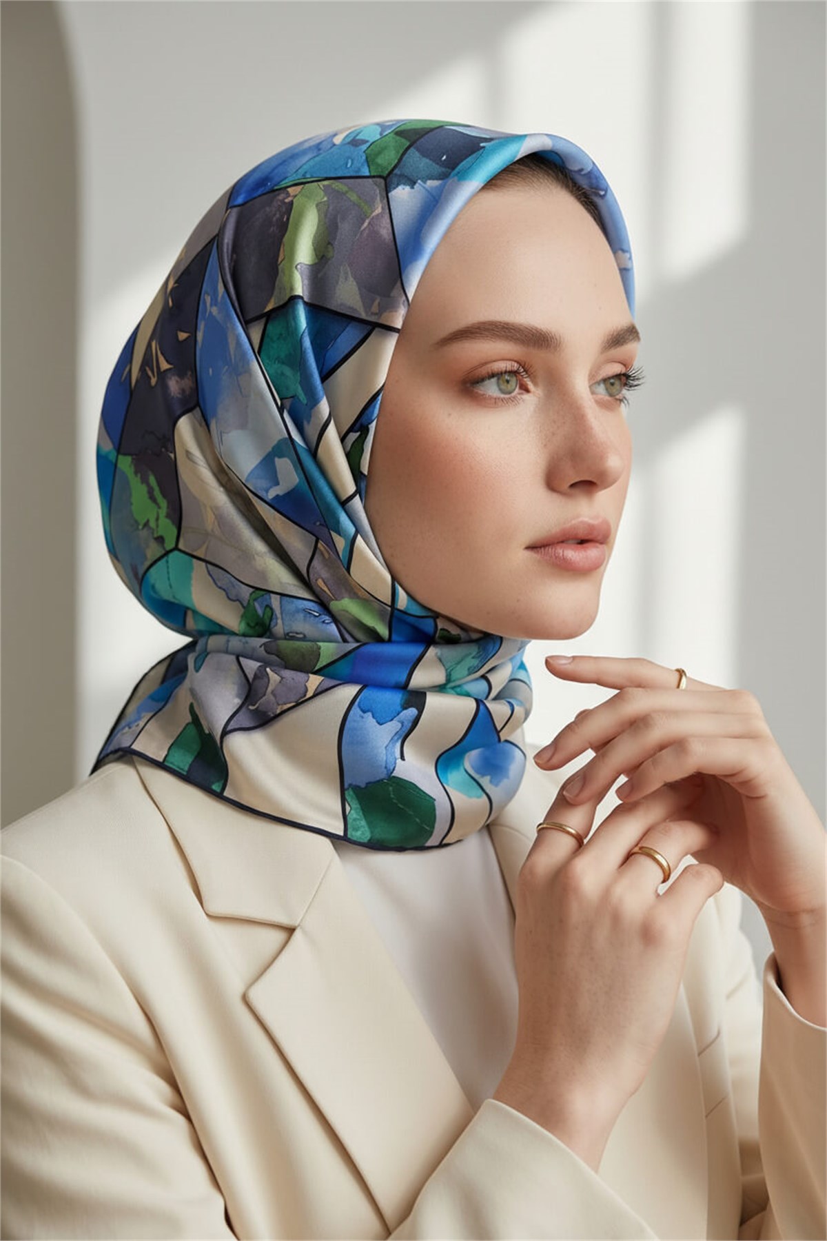 %100 Twill İpek Bahar Çiçekleri Desenli Bebe Mavisi - İndigo Renkli 90x90 Eşarp Kenar Dikiş Şekli El Dikişli