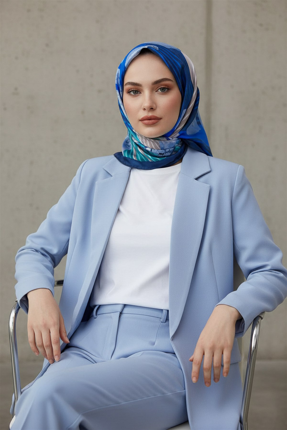 %100 Twill İpek Geometrik Desenli Saks - Mint Yeşili Renkli 90x90 Eşarp Dikim Şekli : El Dikişi