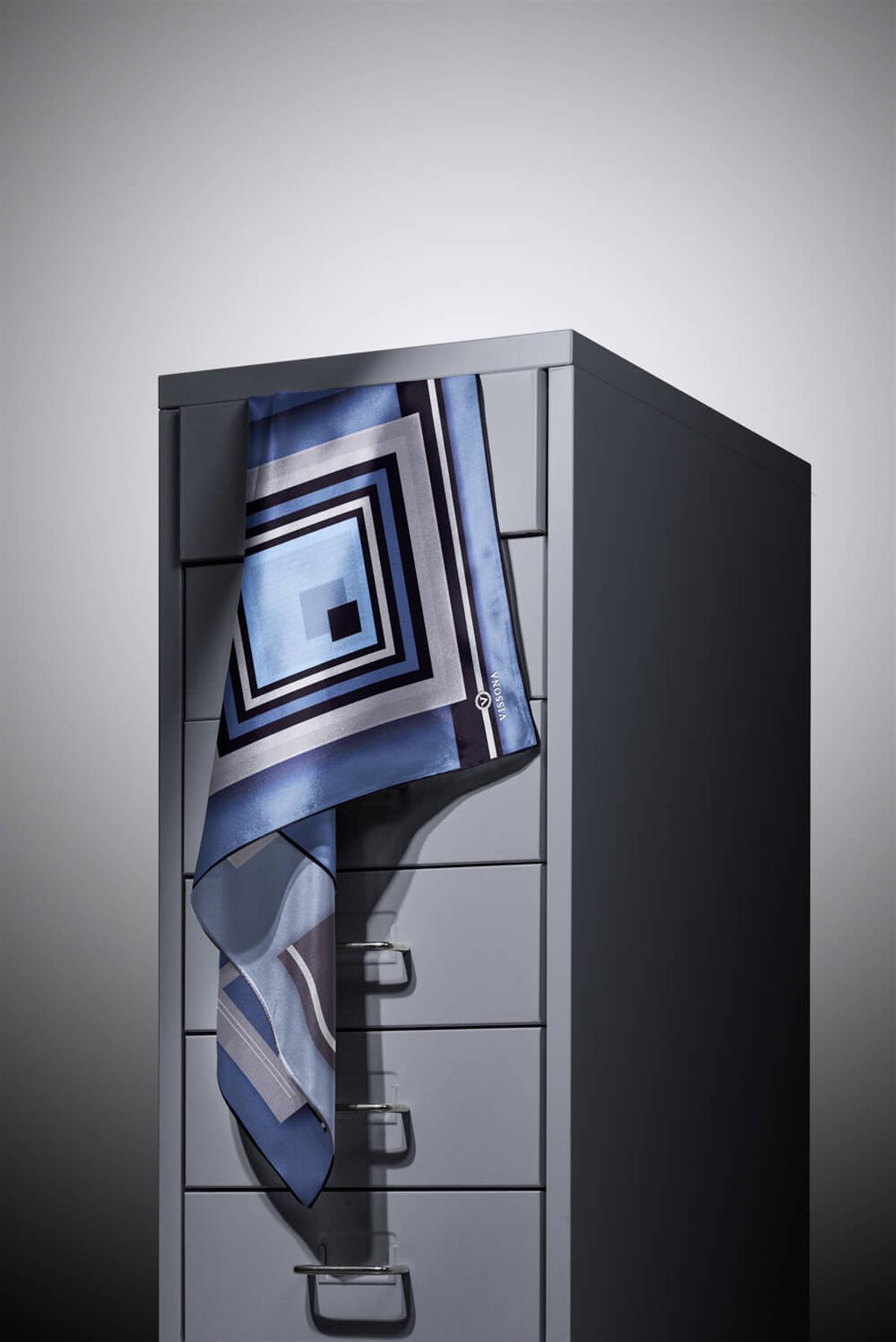 %100 Twill İpek Kare Desenli İndigo - Gri Renkli 90x90 Eşarp Kenar Dikiş Şekli El Dikişli