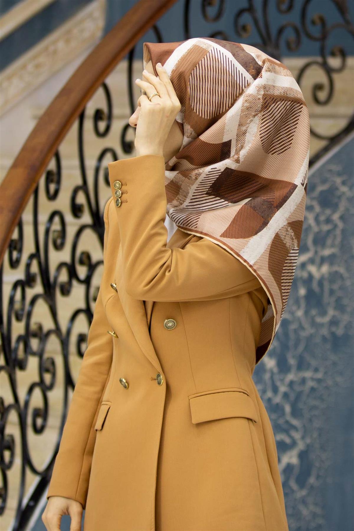 %100 Twill İpek Geometri Desenli Krem - Kahve Renkli 90x90 Eşarp Kenar Dikiş Şekli El Dikişli