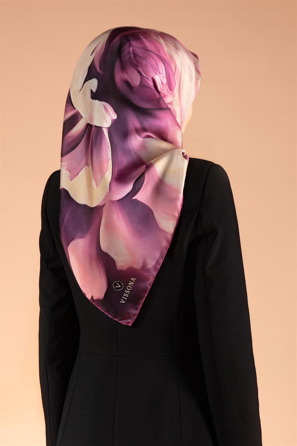 %100 Twill İpek Yaprak Desenli Pembe Renkli 90x90 Eşarp Dikim Şekli : El Dikişi