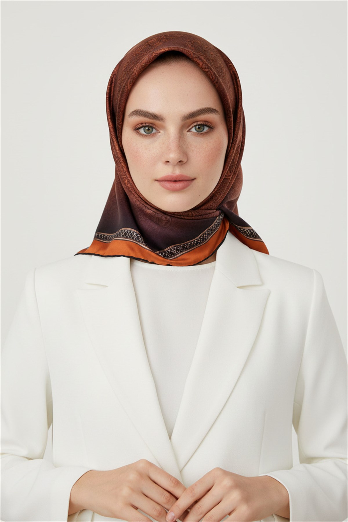 %100 Twill İpek Eşarp 90x90 Taba Barok Desenli El Dikişli Kadın Eşarp