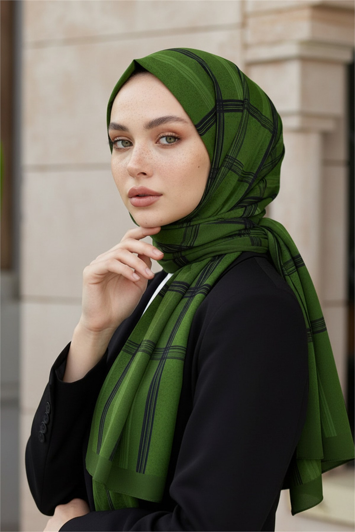 KREP GEOMETRİK DESENLİ ZÜMRÜT YEŞİLİ RENKLİ 75X195 KIRIŞMAZ ŞAL