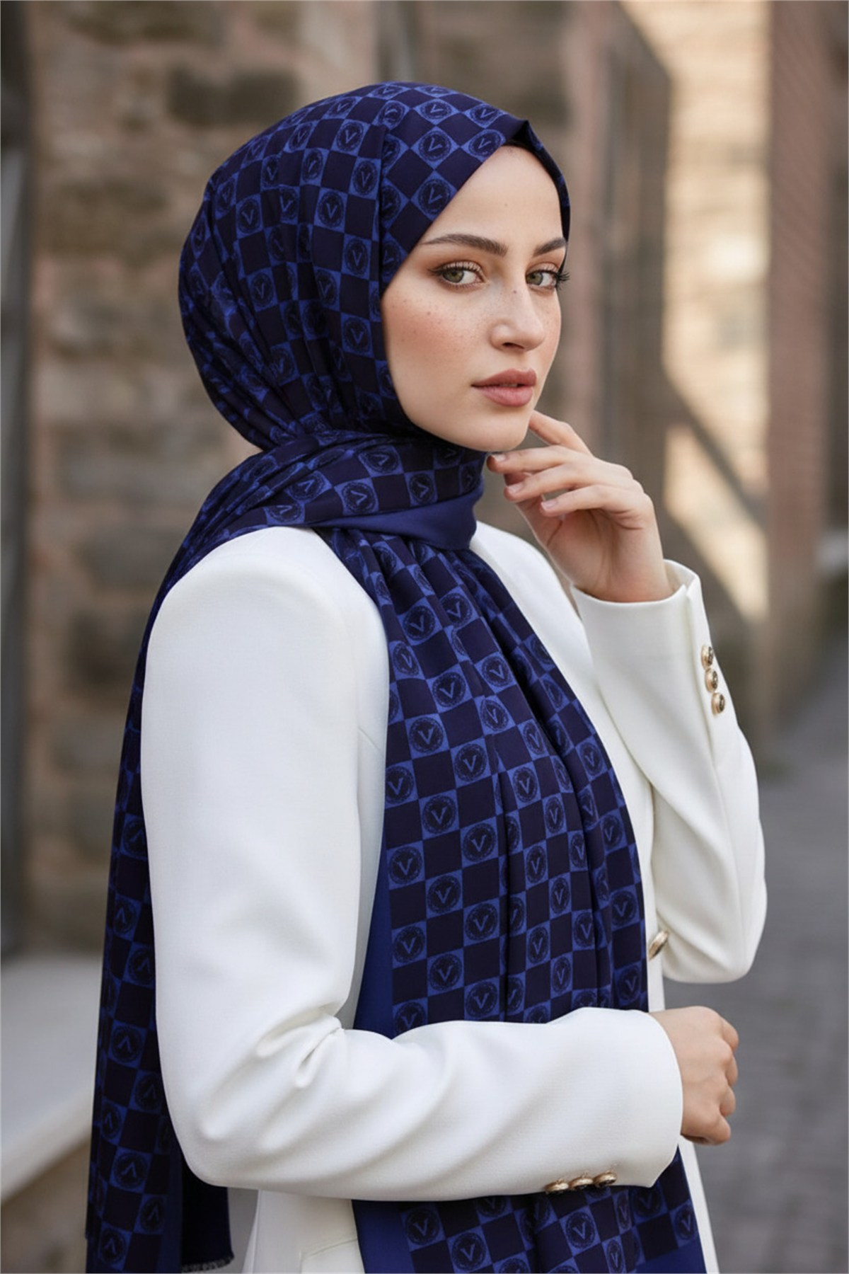 KREP MONOGRAM DESENLİ LACİVERT - İNDİGO RENKLİ 75X195 KIRIŞMAZ ŞAL