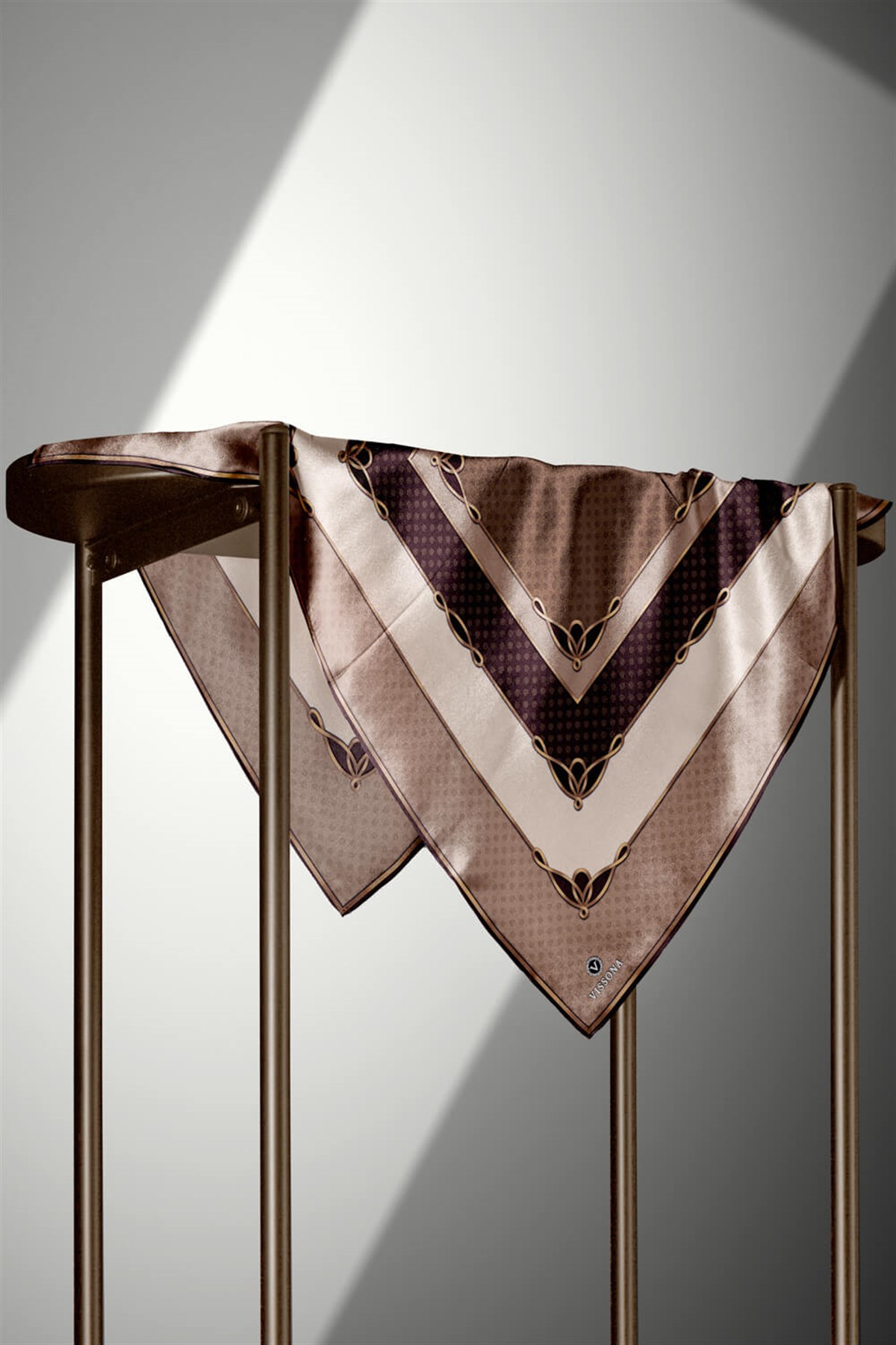%100 Twill İpek Puantiyeli ve Geometrik Desenli Bej - Kahverengi Renkli 90x90 Eşarp Dikim Şekli : El Dikişi