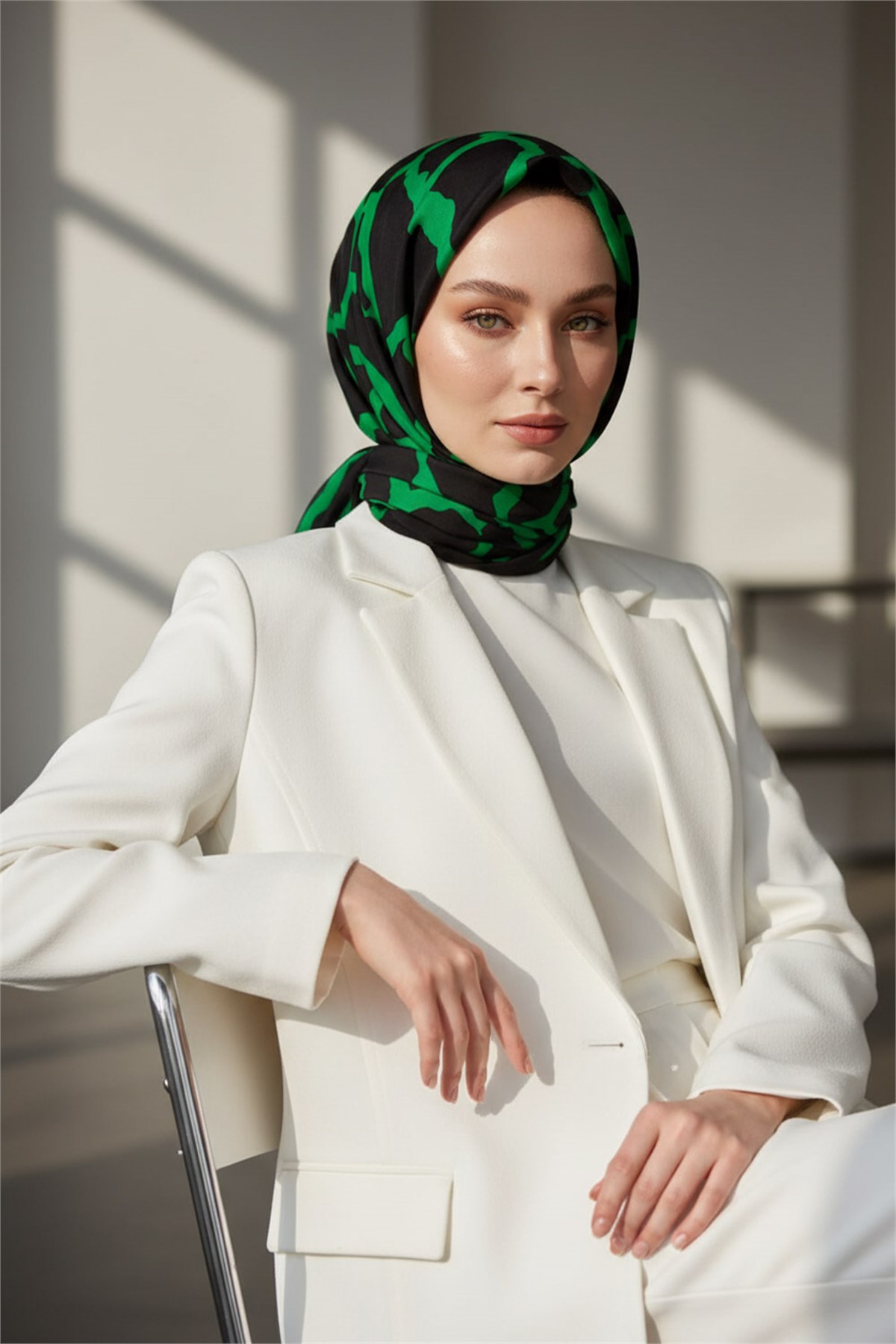 KREP TAŞ DESENLİ SİYAH - ZÜMRÜT YEŞİLİ RENKLİ 75X195 KIRIŞMAZ ŞAL