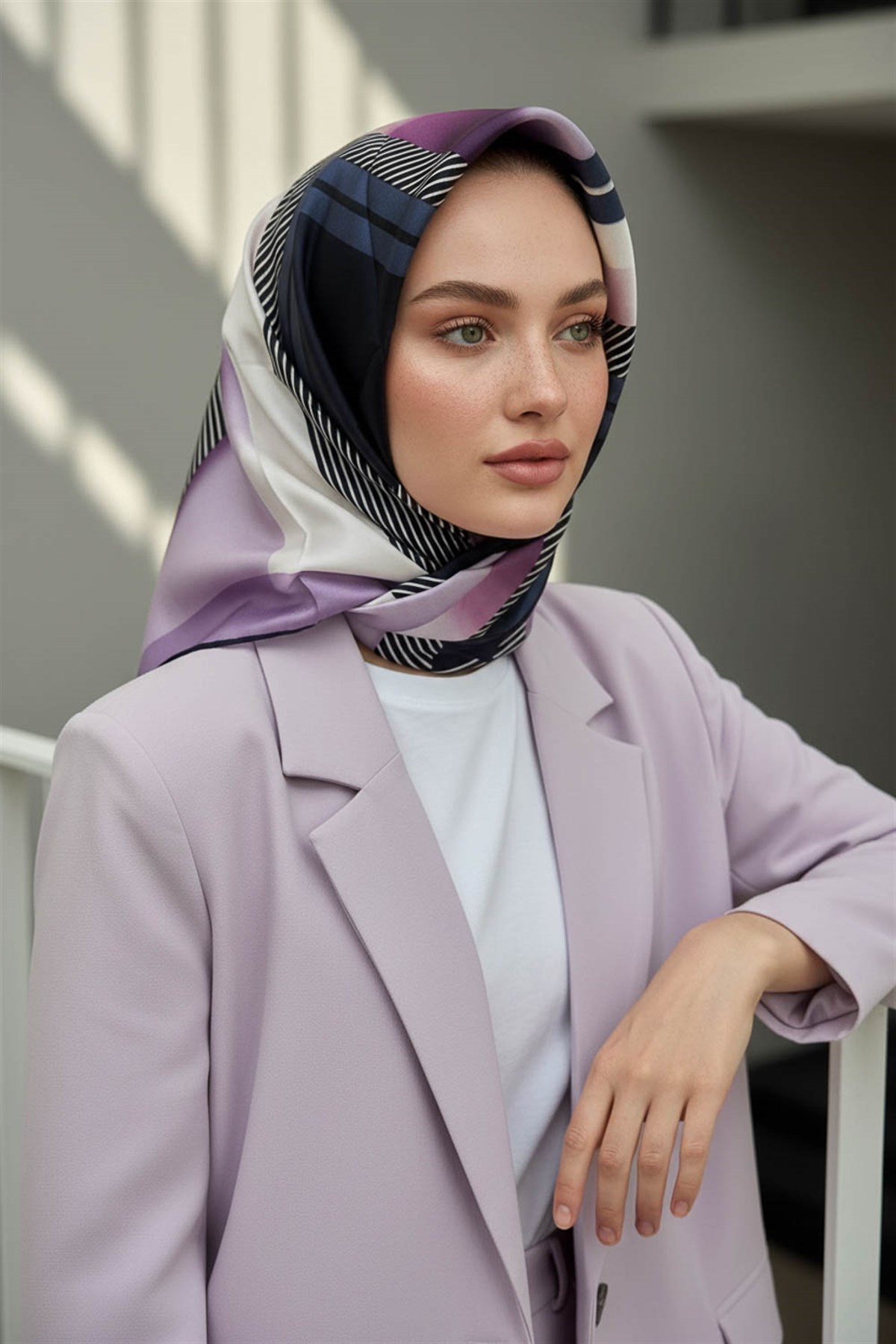 %100 Twill İpek Zebra Desenli Lila - Lacivert Renkli 90x90 Eşarp Dikim Şekli : El Dikişi